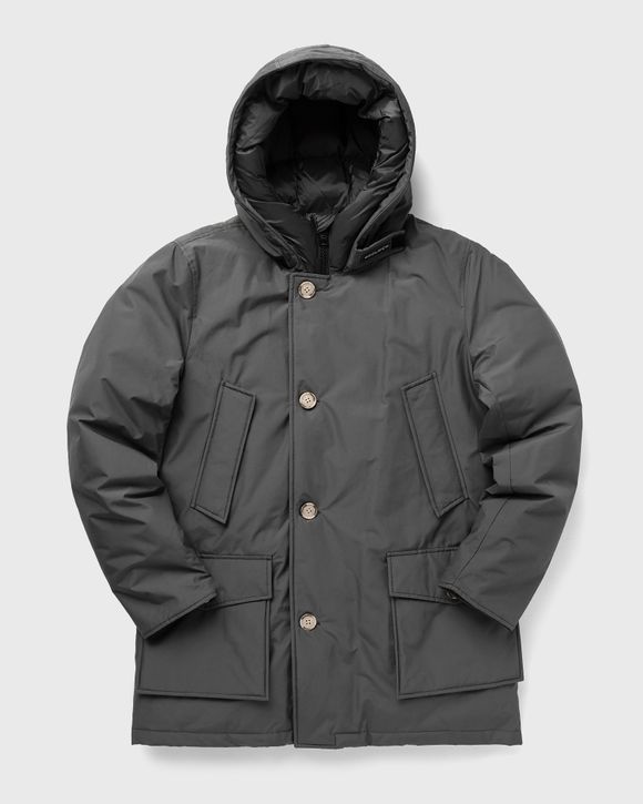 Canada goose hotsell vs woolrich nike