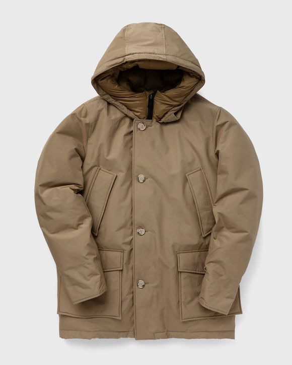 Canada goose hotsell vs woolrich nike