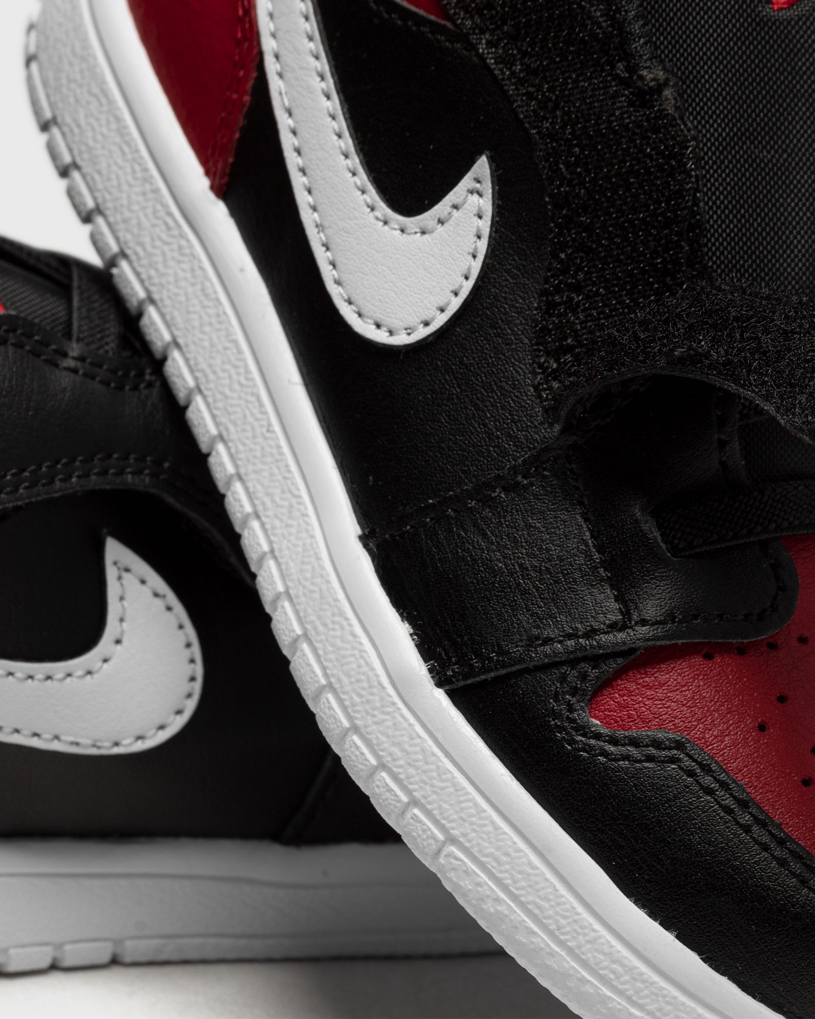 Jordan 1 Low Alt (TD)