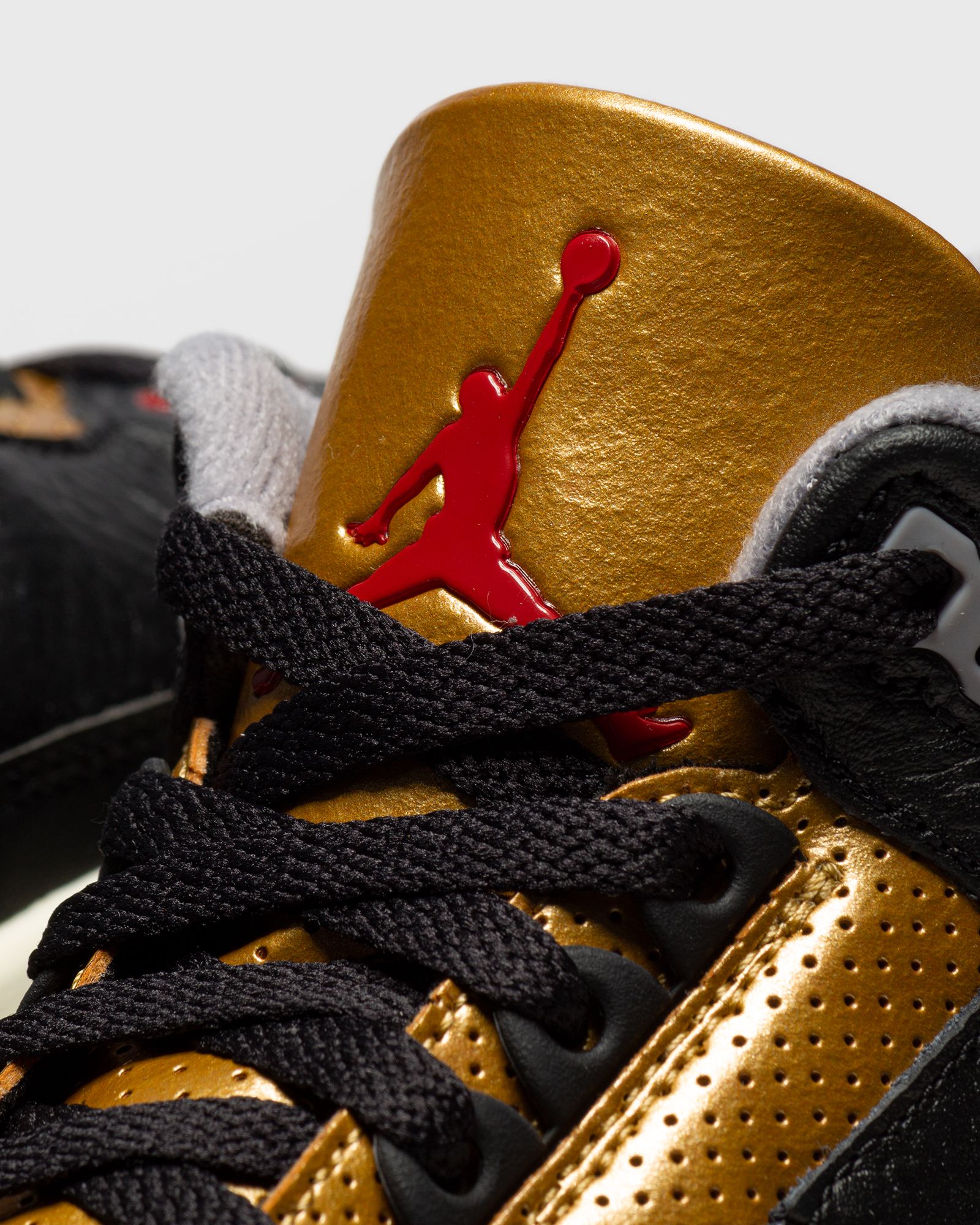 WMNS Air Jordan 3 Retro "Black Cement Gold"