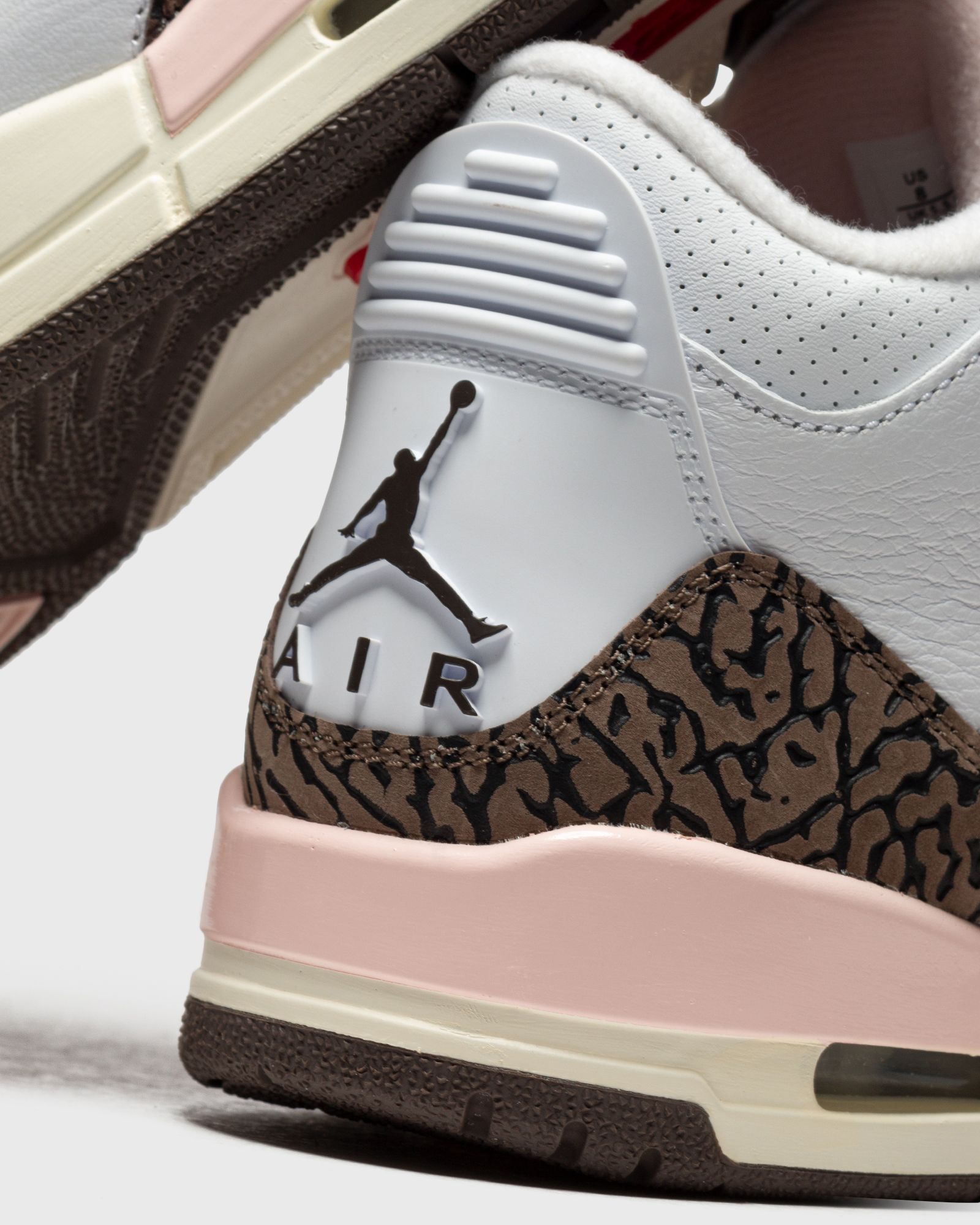 WMNS Air Jordan 3 Retro "Neapolitan"