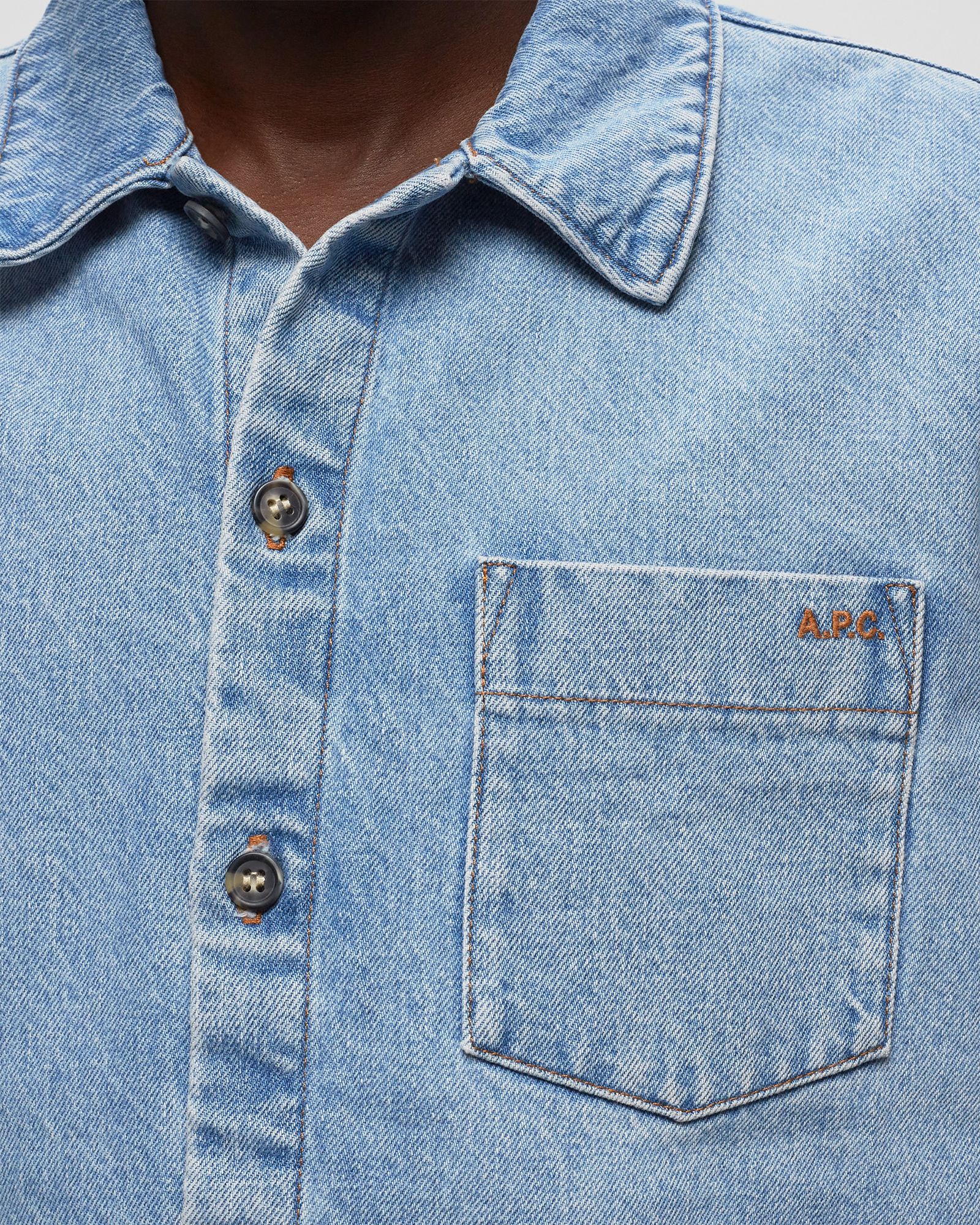 surchemise vittorio brodee poitrine