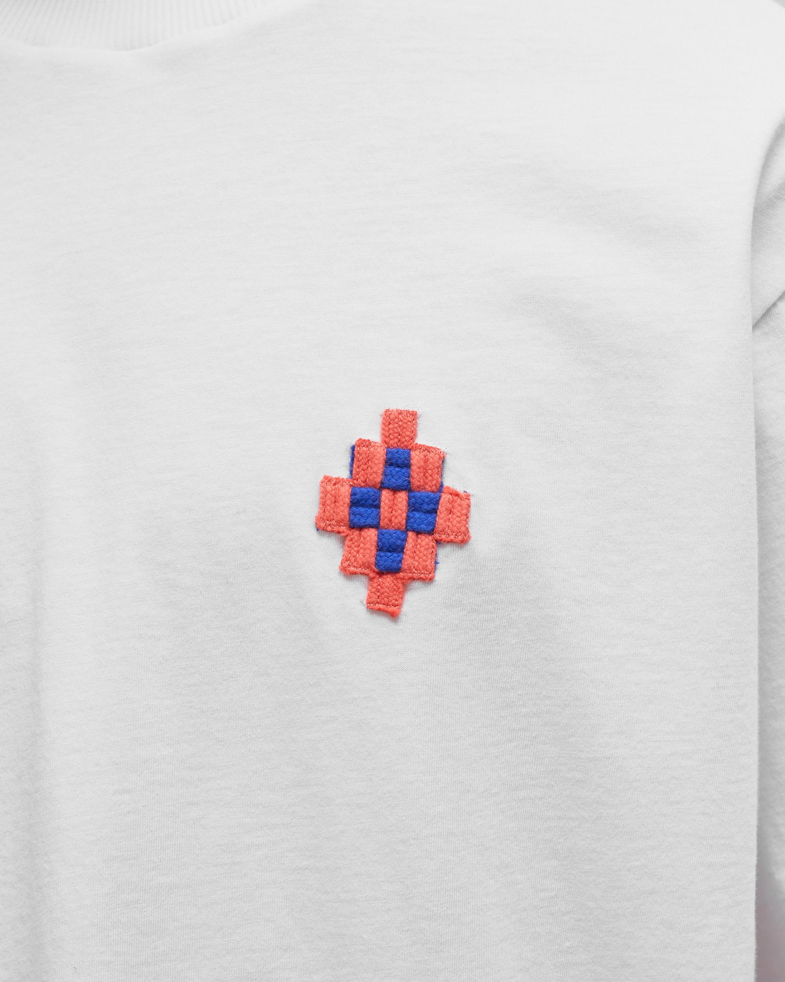 CROSS PATCH OVER T-SHIRT
