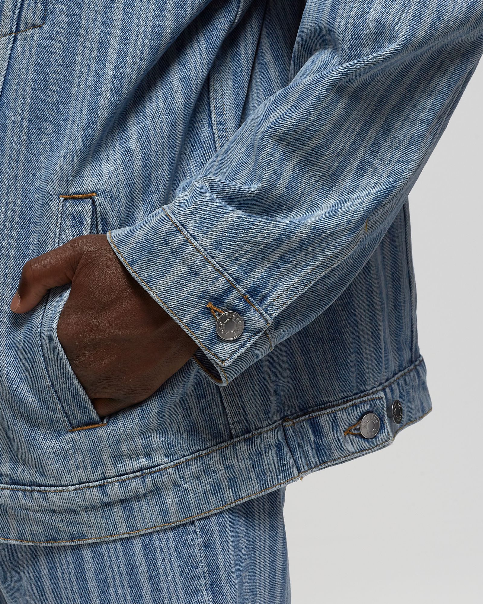 OVERSIZED DENIM JACKET