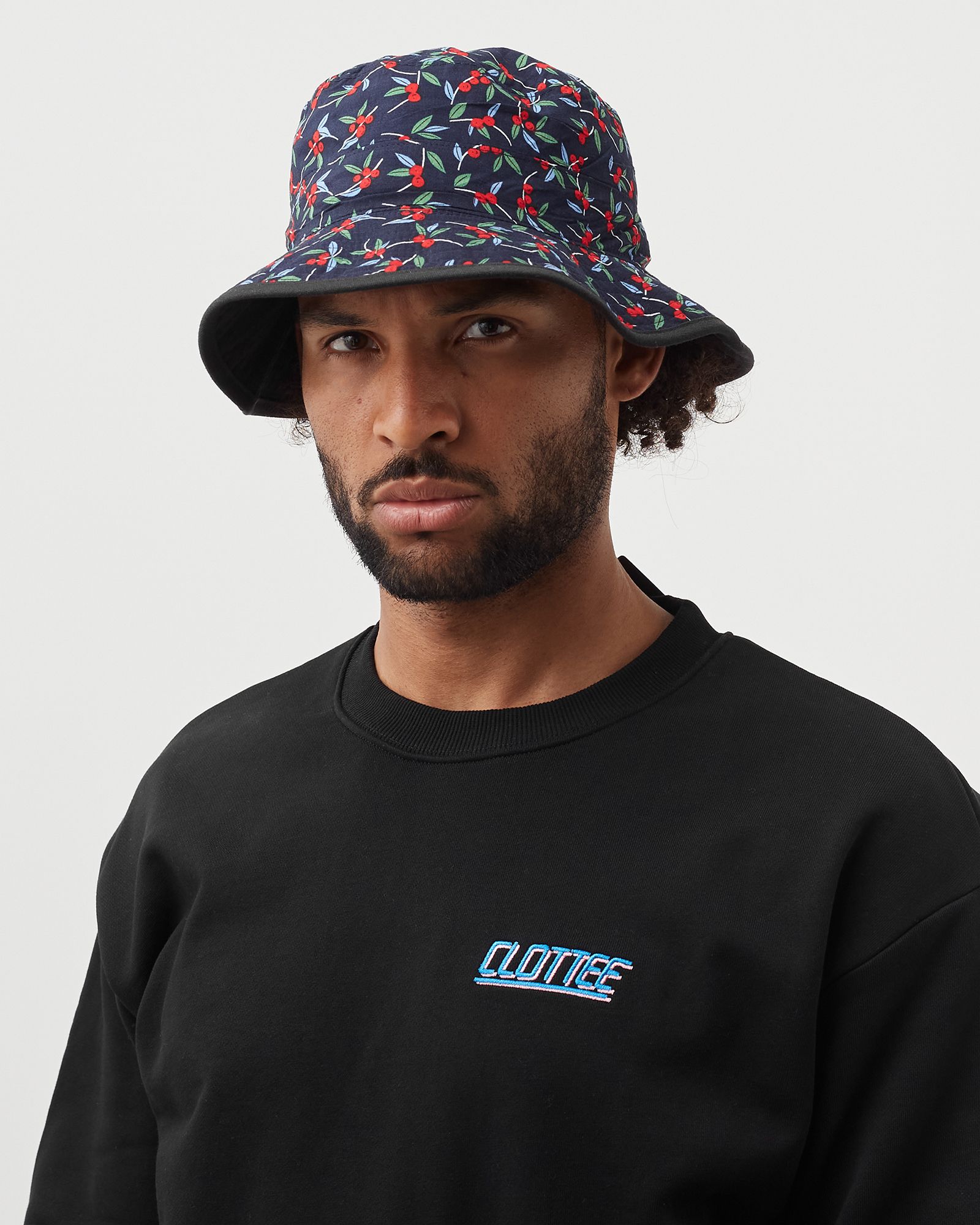 REVERSIBLE BUCKET HAT