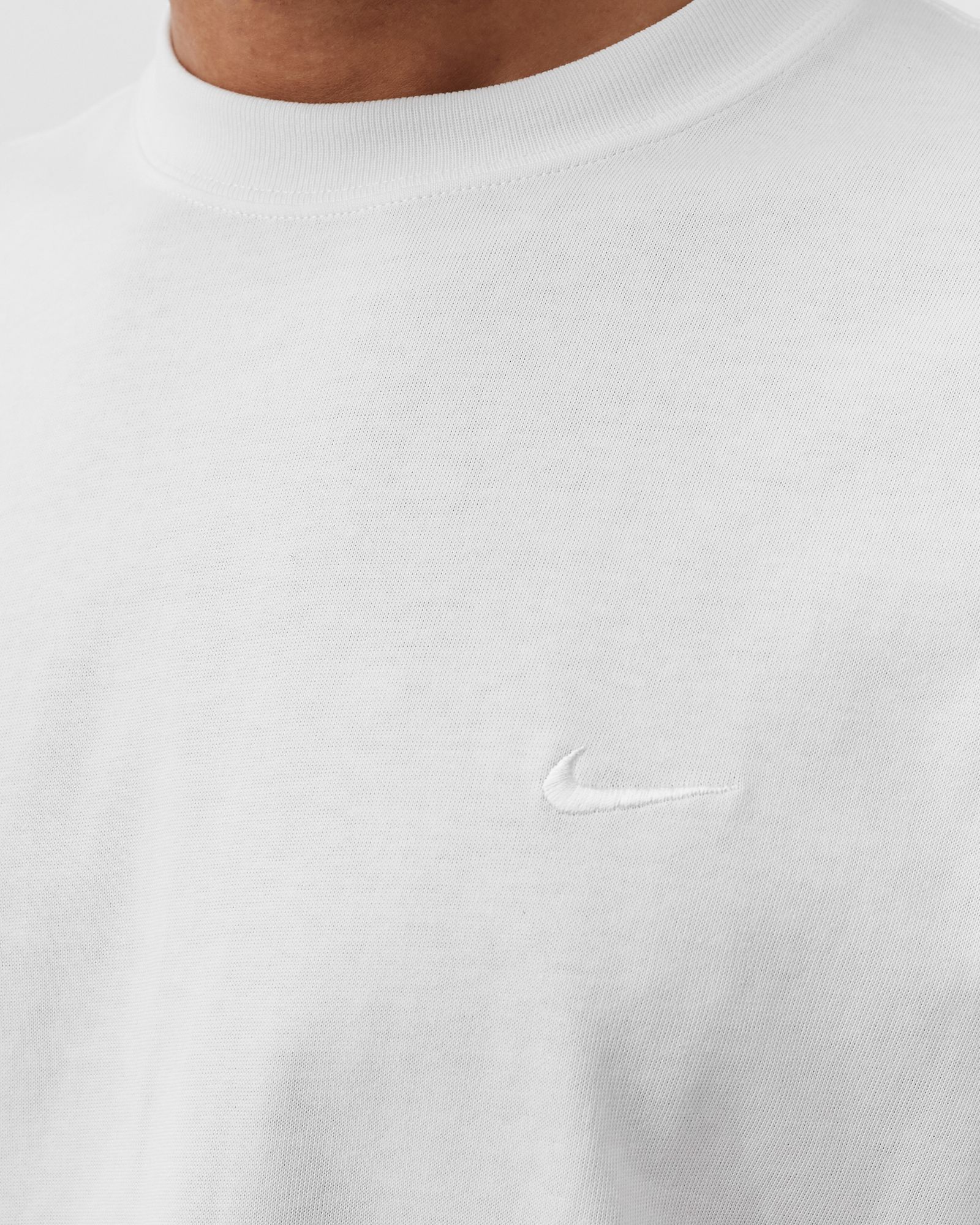 SOLO SWOOSH CREWNECK TEE