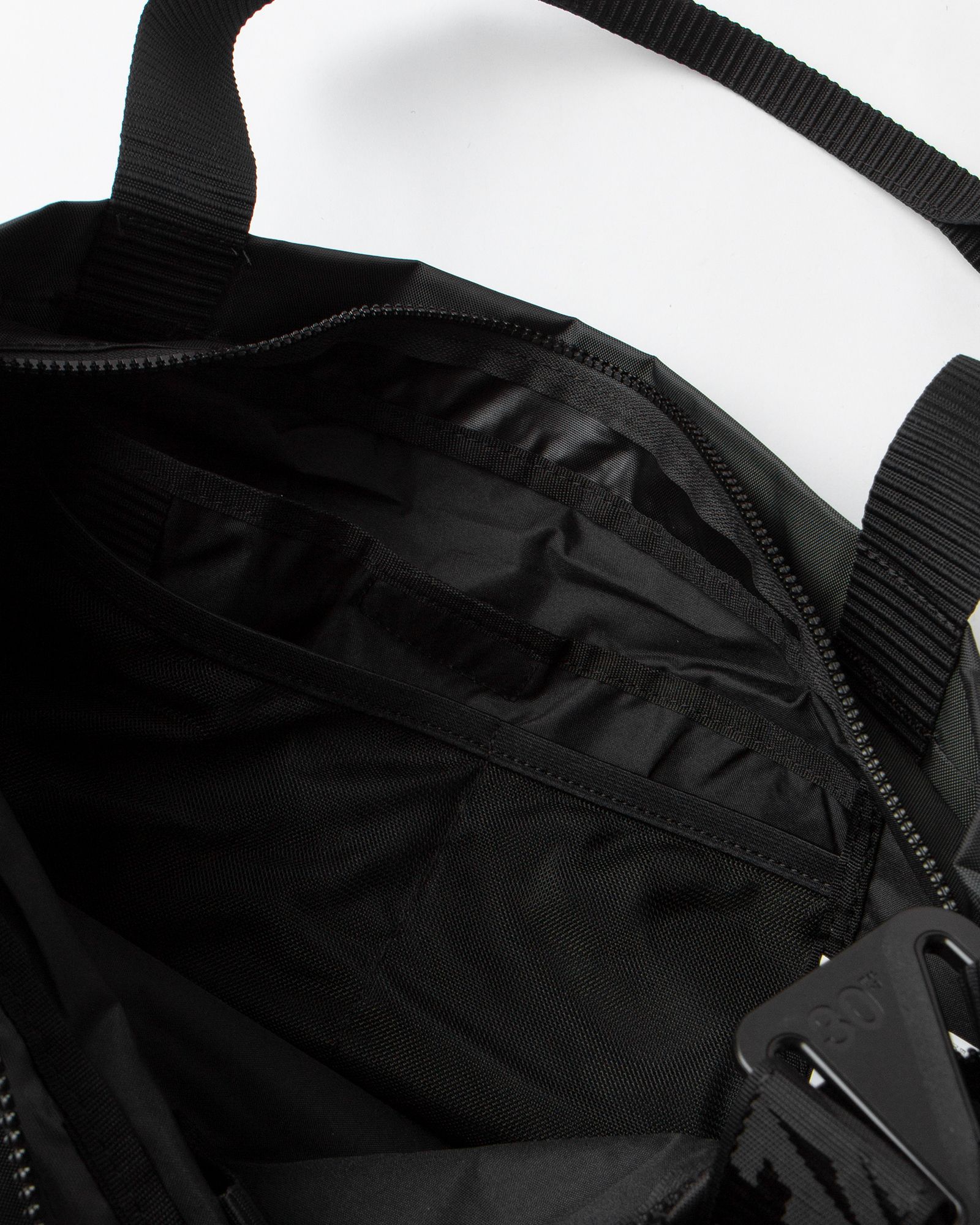 SPORTSWEAR ESSENTIALS TOTE BAG