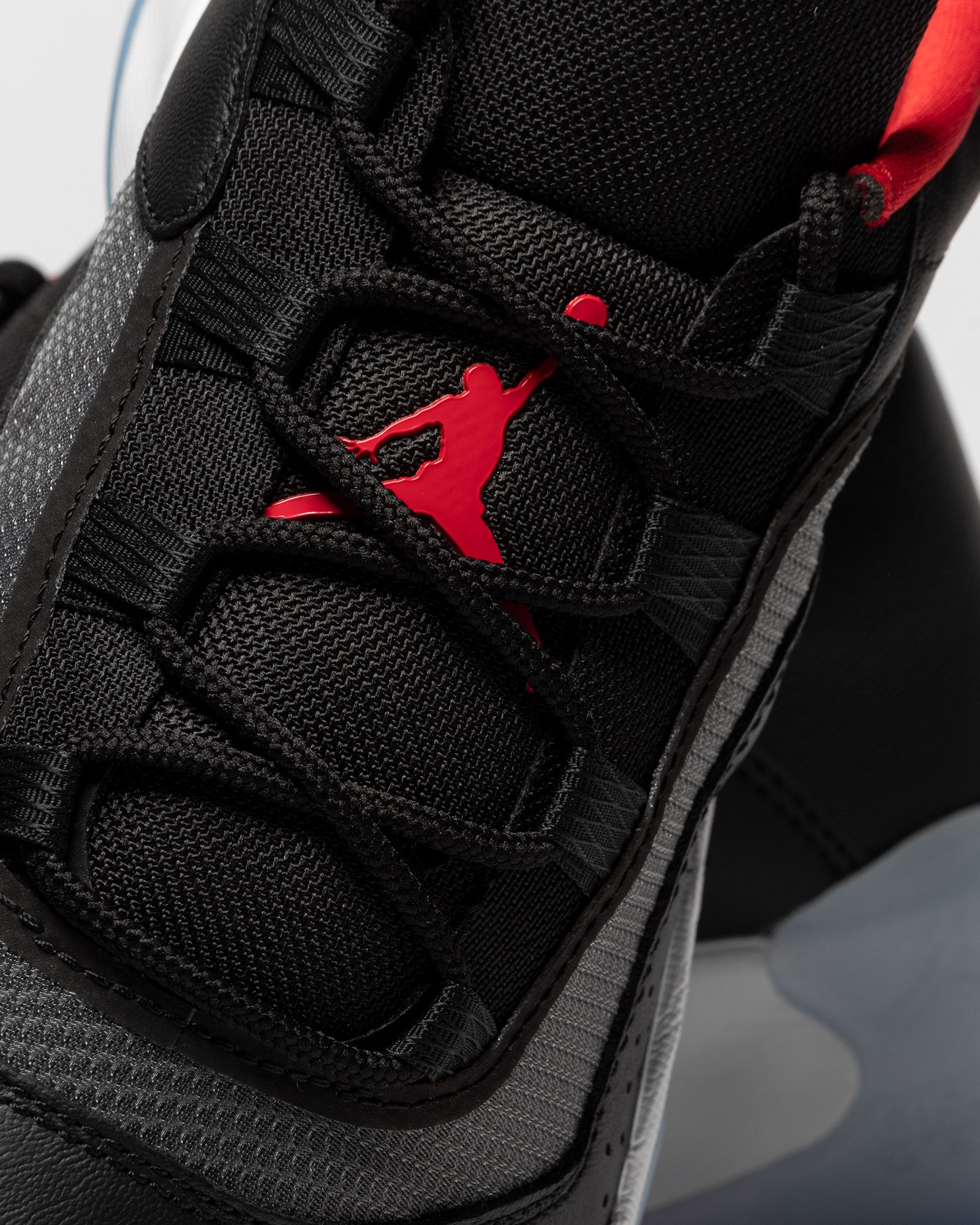 AIR JORDAN 11 CMFT LOW