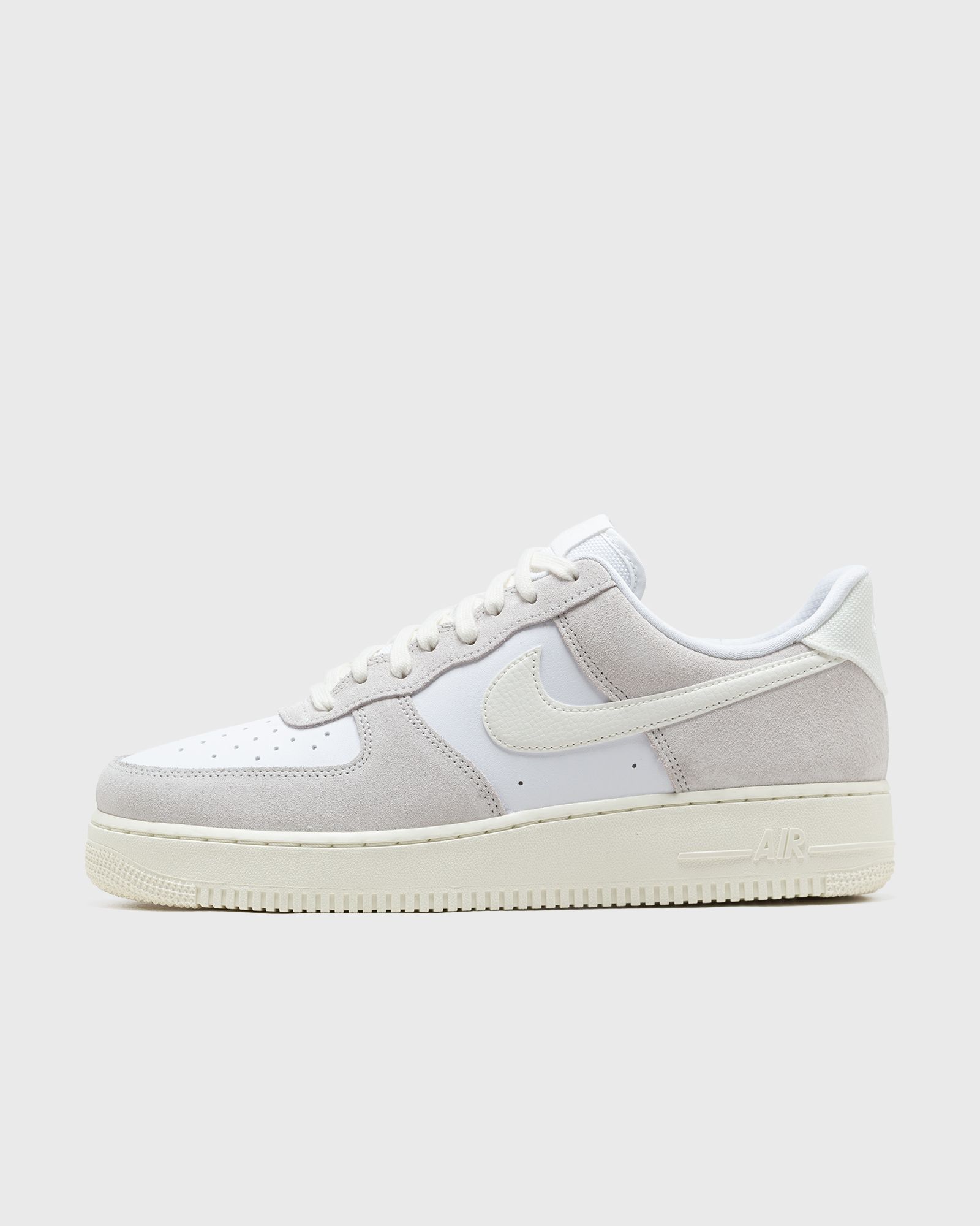 NIKE AIR FORCE 1 LV8