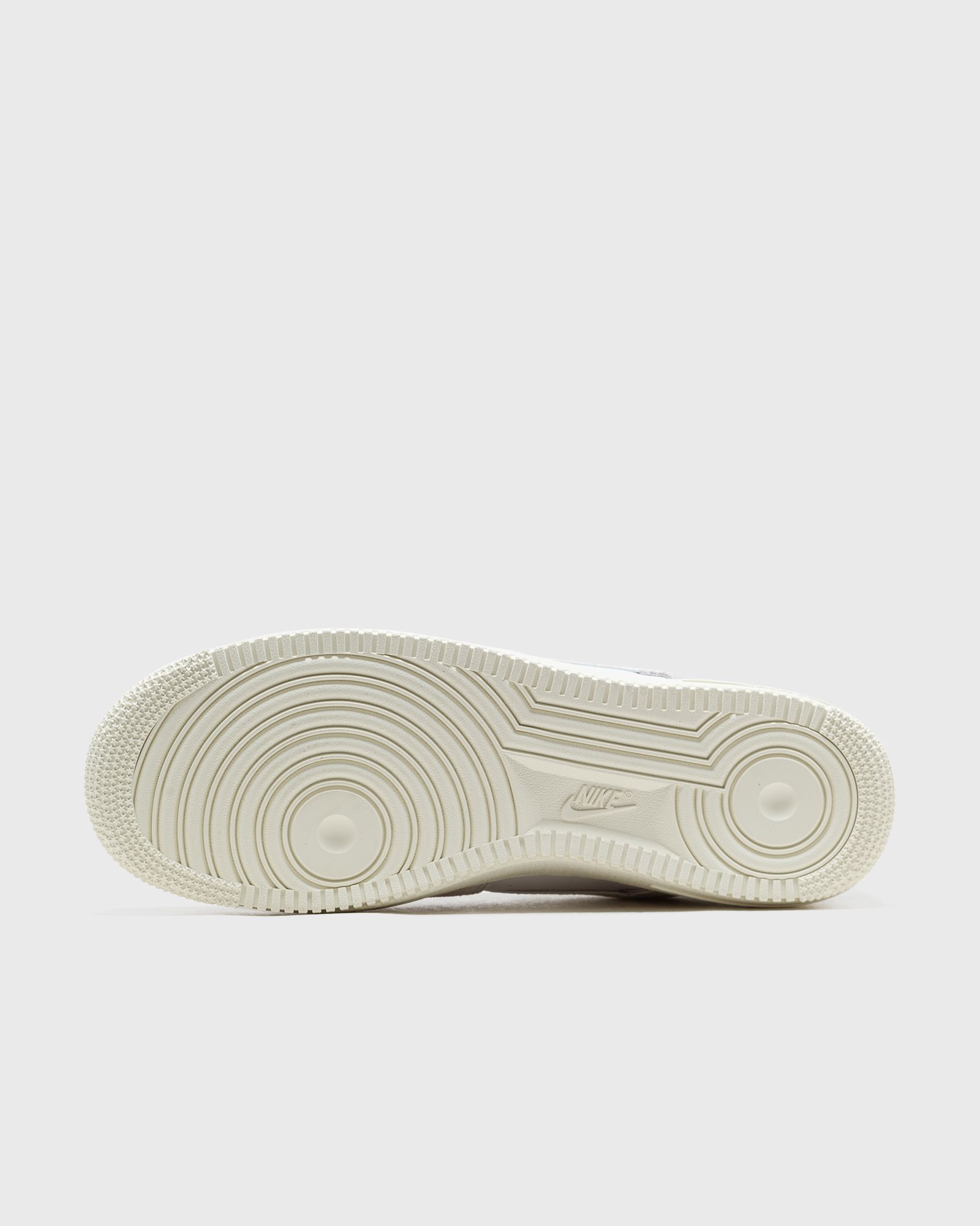 NIKE AIR FORCE 1 LV8