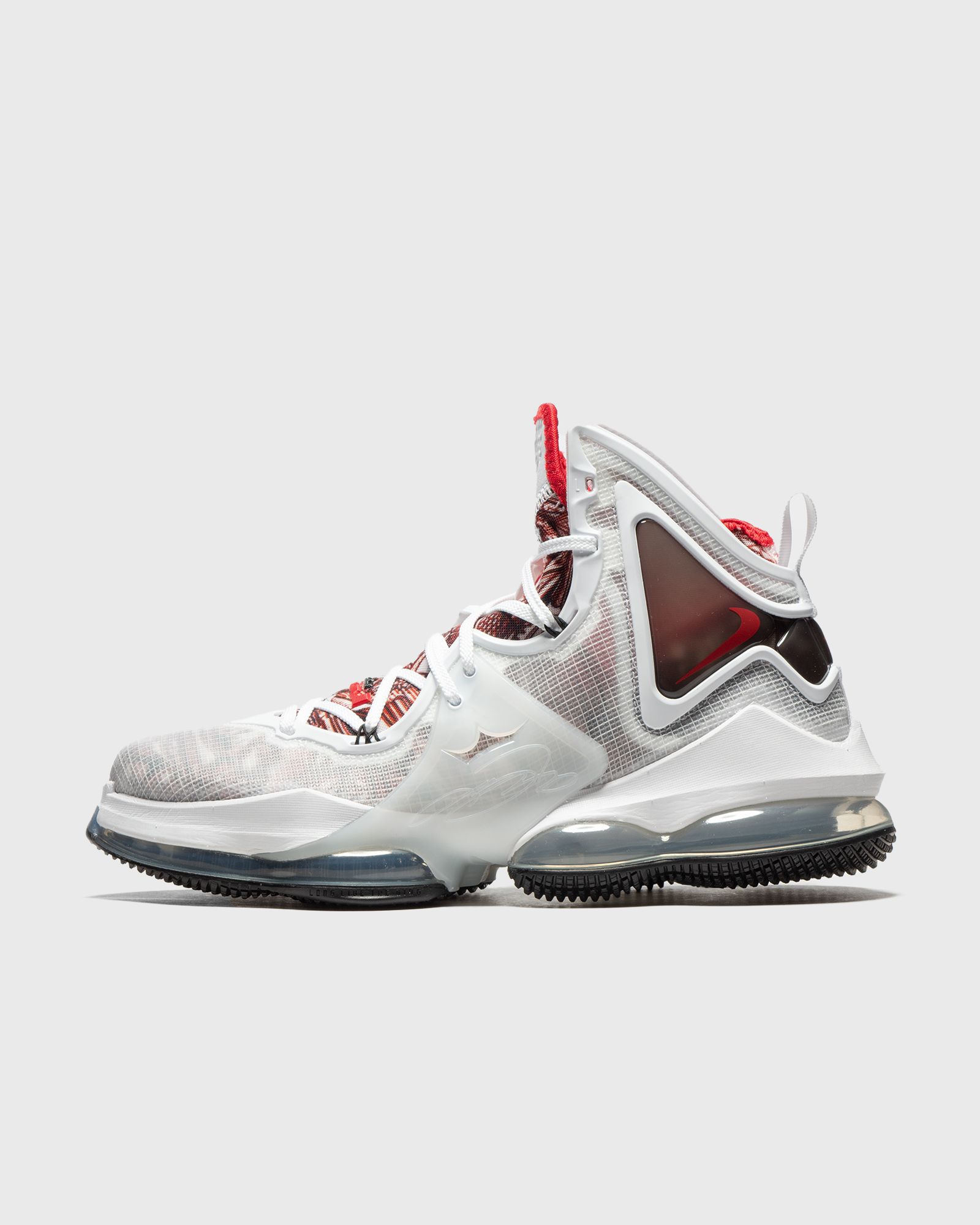 LeBron 19