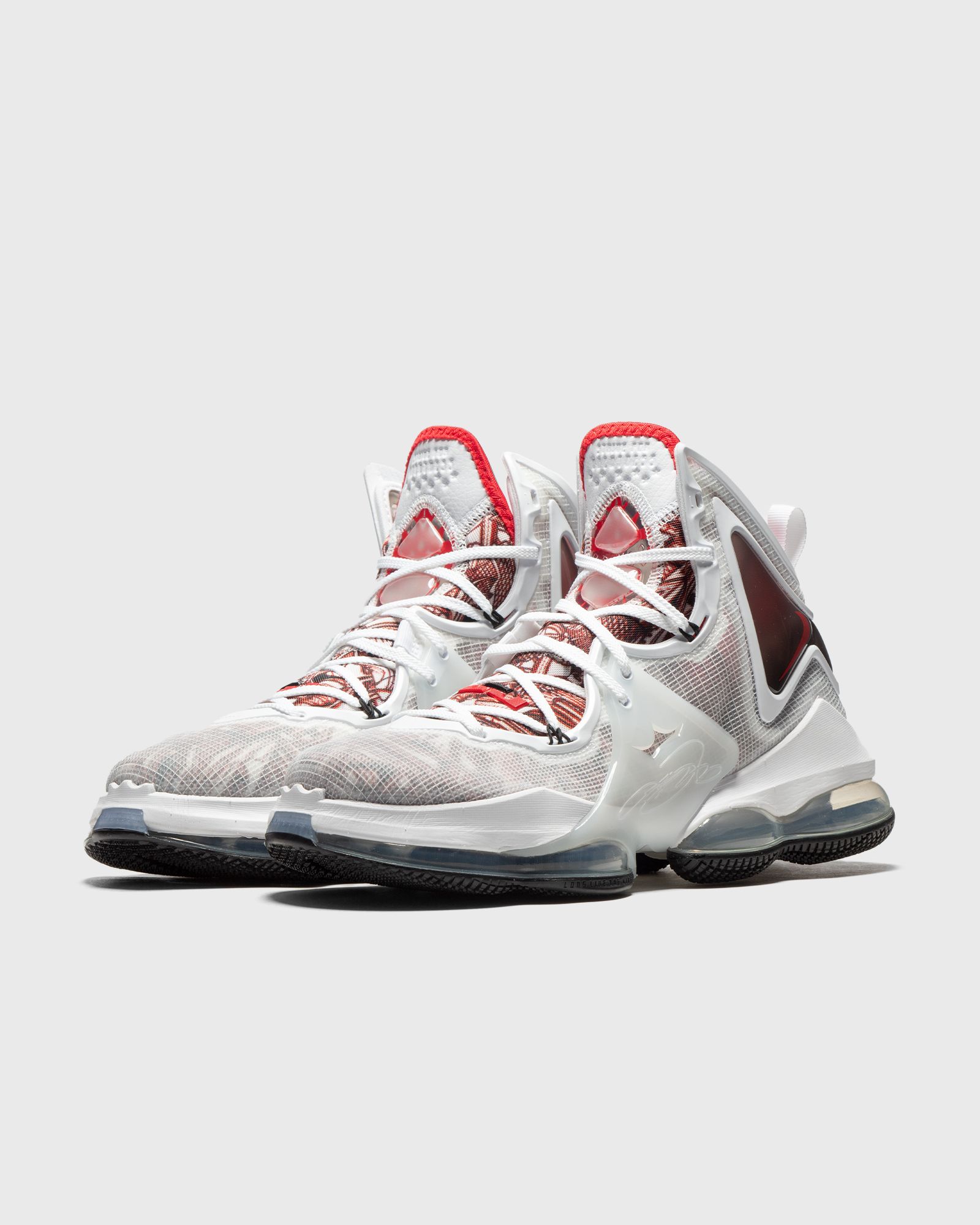 LeBron 19