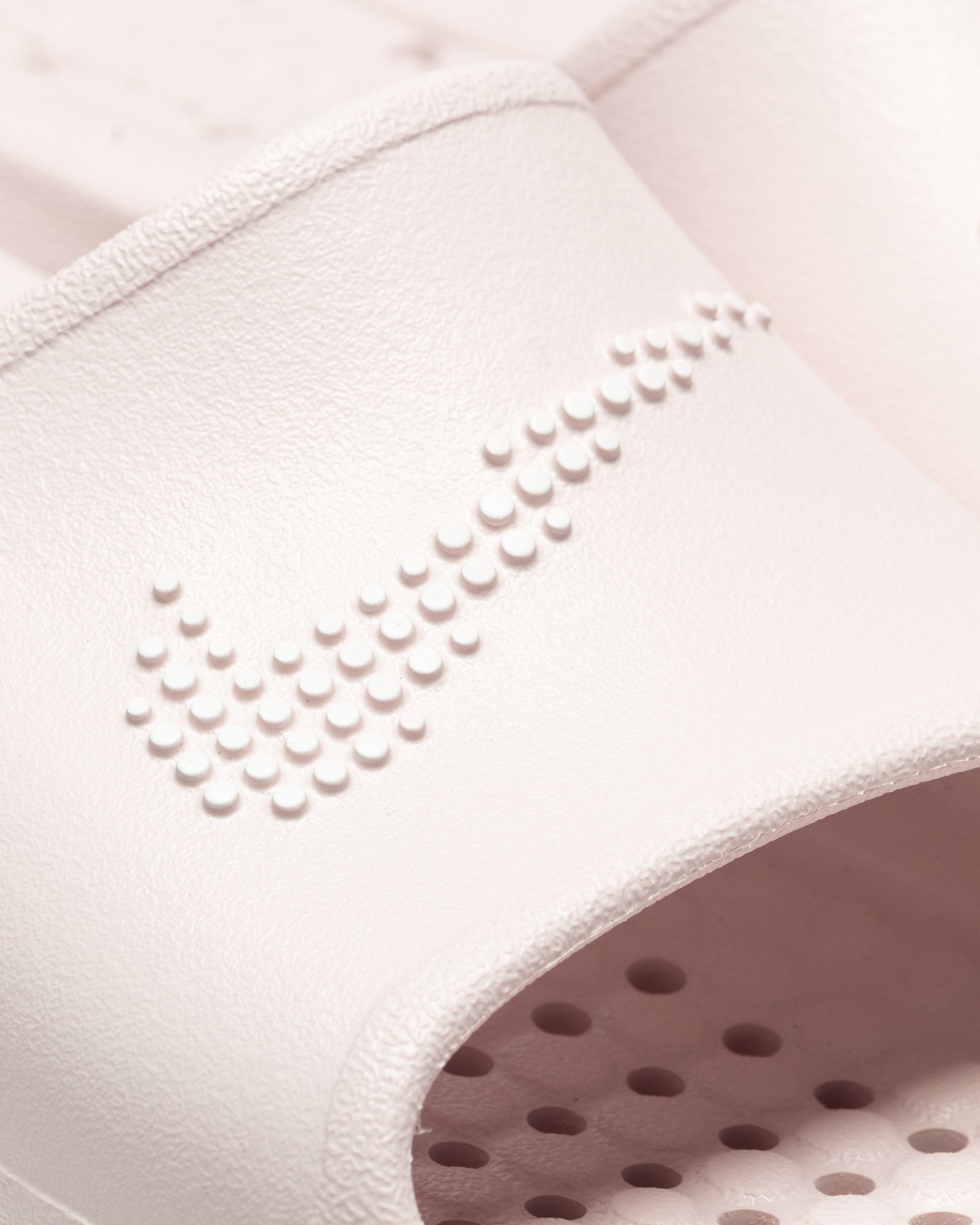 WMNS Victori One Shower Slide