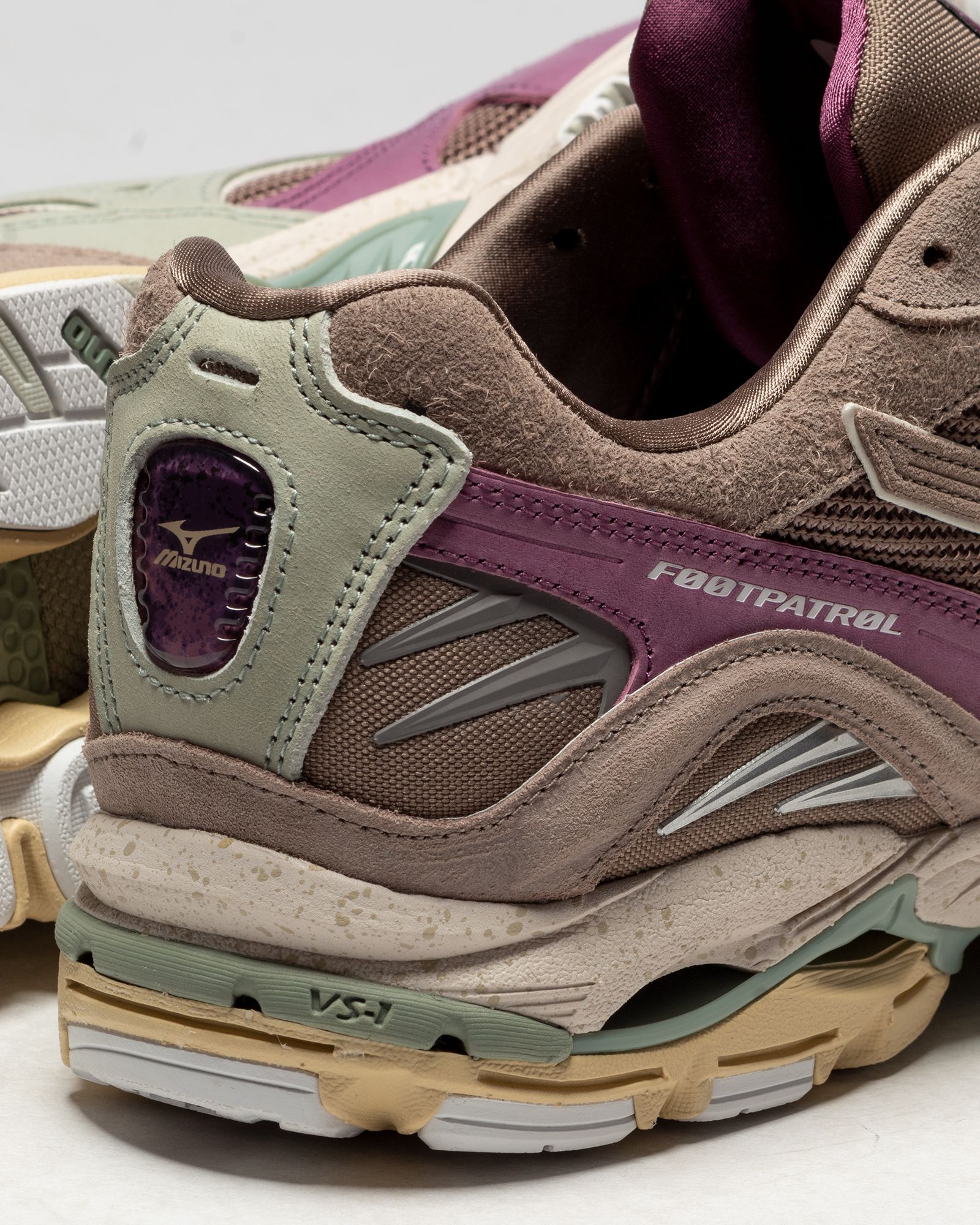 MIZUNO×Footpatrol WAVE RIDER10 (26cm) The Footpatrol x Mizuno Wave Rider 10 “Rust” Arrives July 21