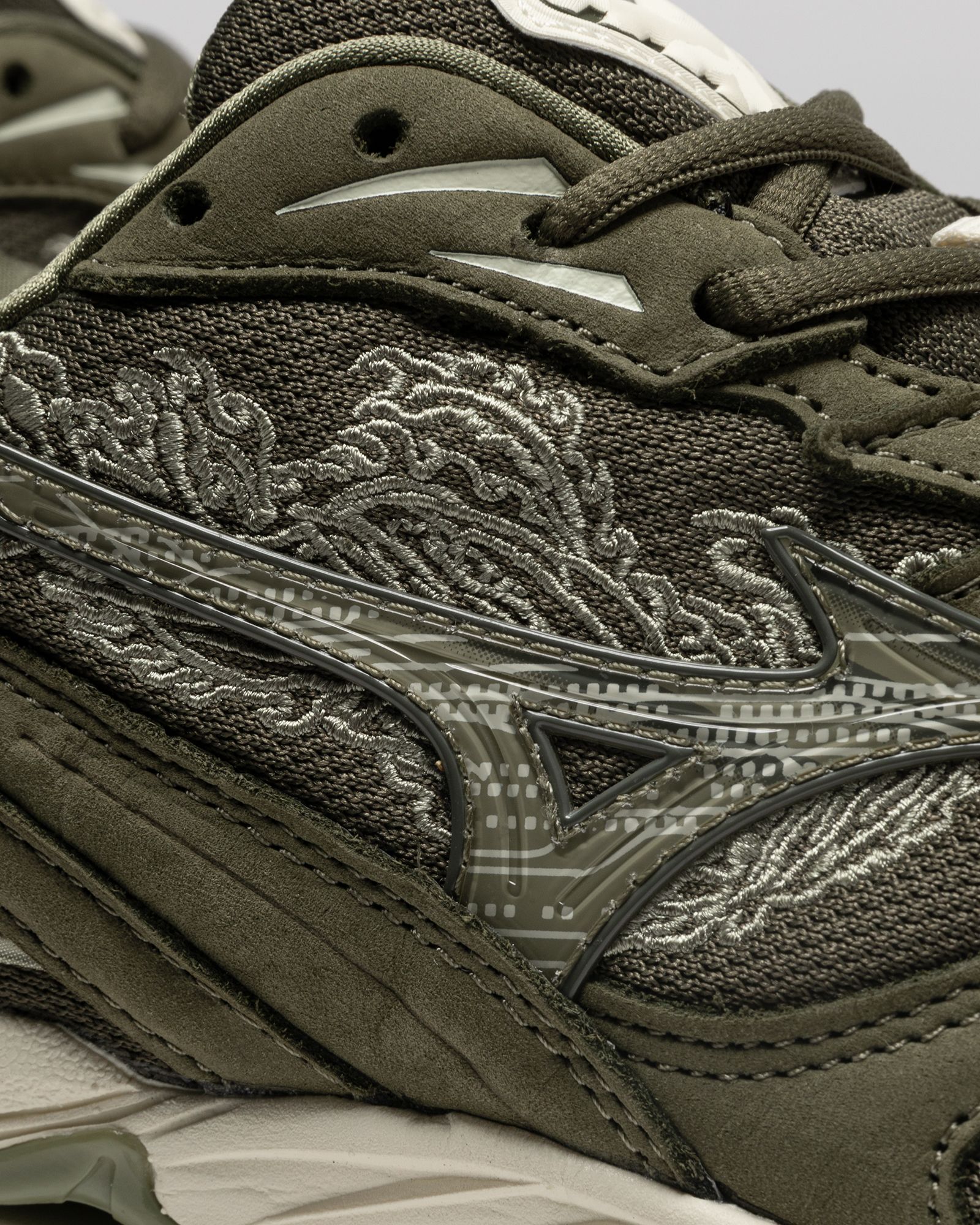 MIZUNO Mizuno x Maharishi Wave Rider 10 Green | BSTN Store