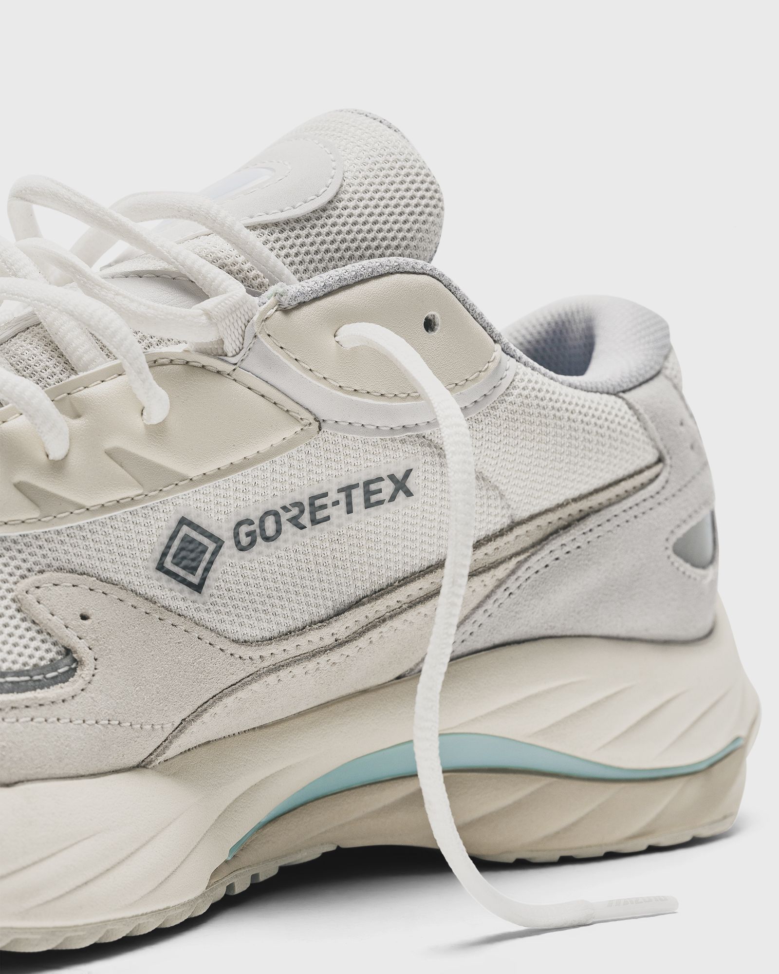 MIZUNO x BSTN WAVE RIDER BETA GTX White | BSTN Store