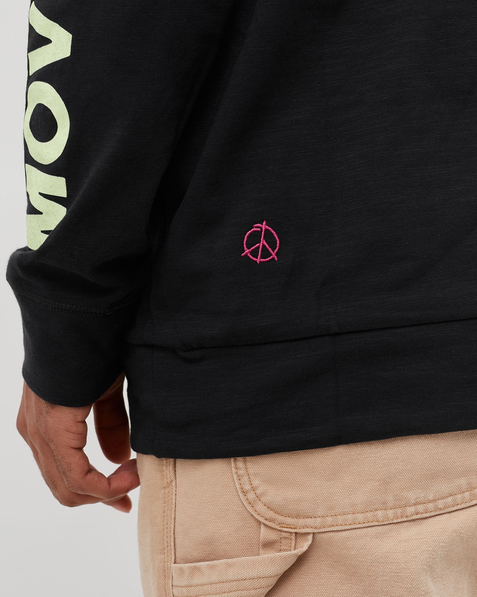 WORLD TOUR LONGSLEEVE