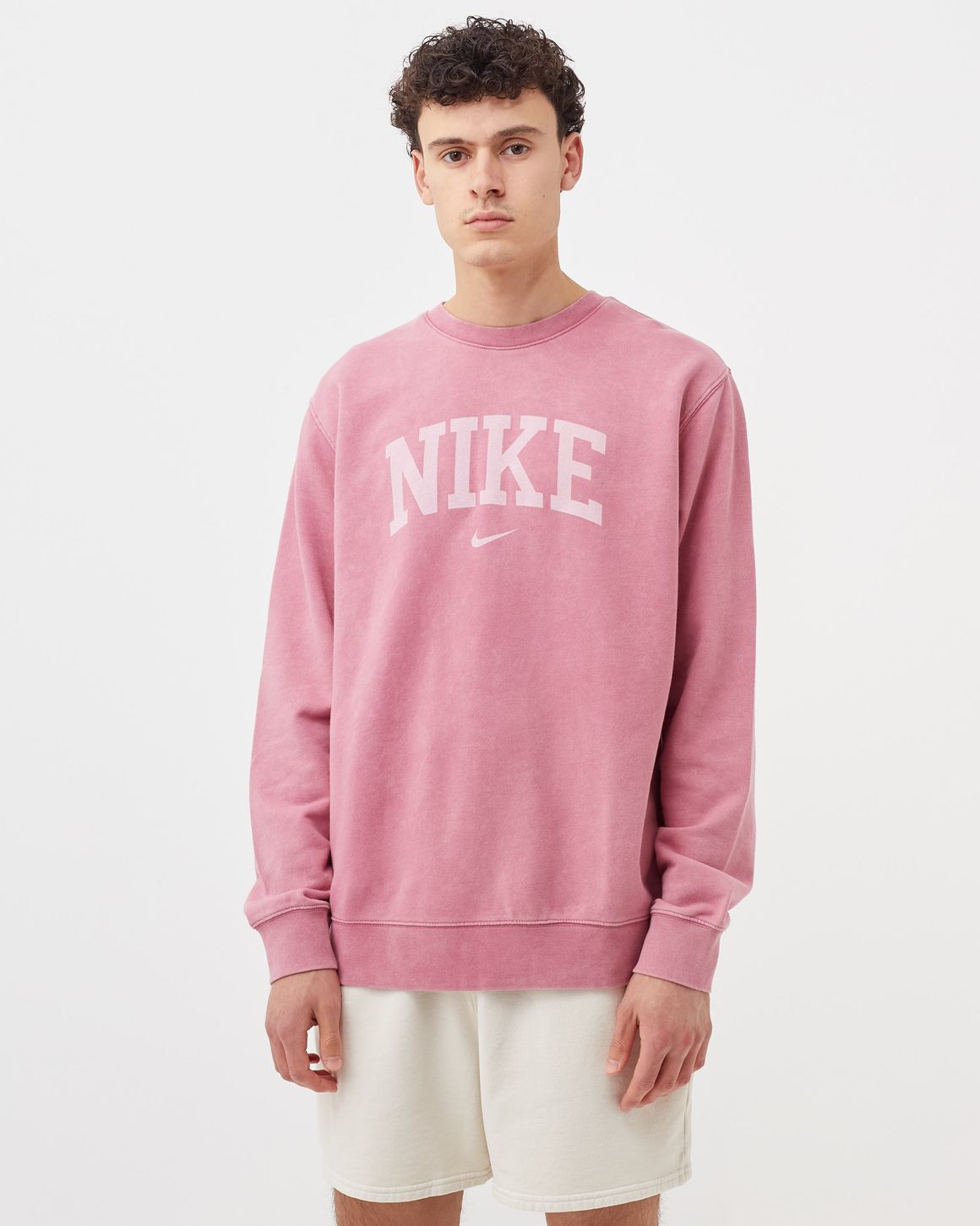 Nike essential crew sweatshirt desert berry hotsell