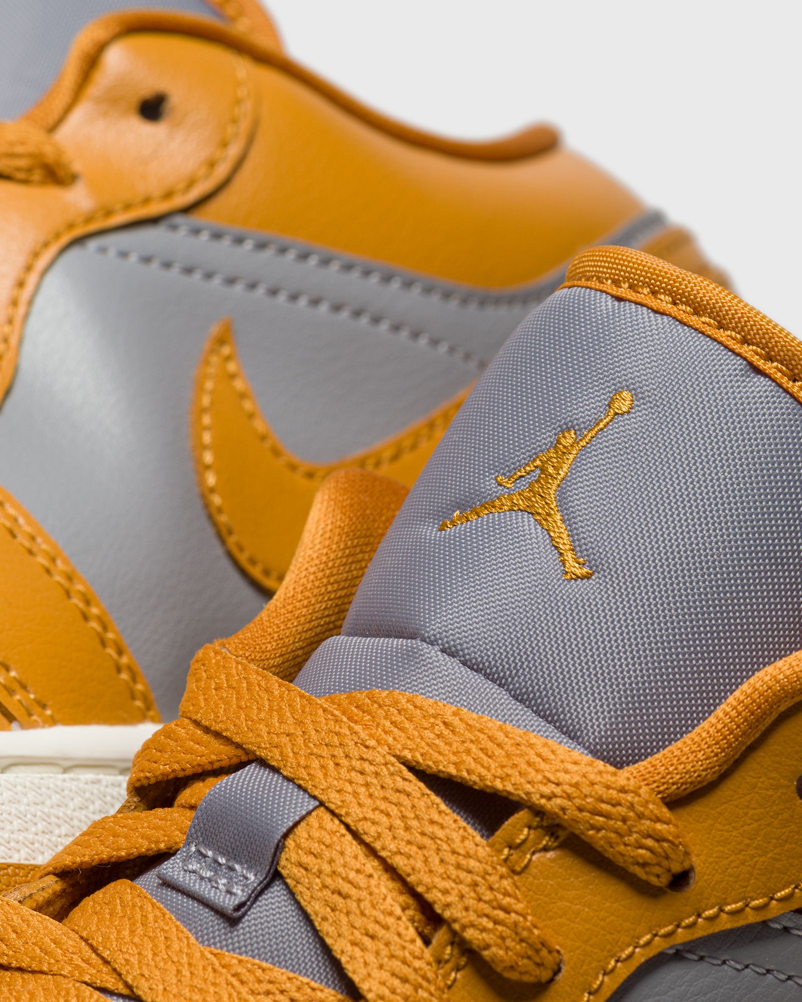 WMNS Air Jordan 1 Low