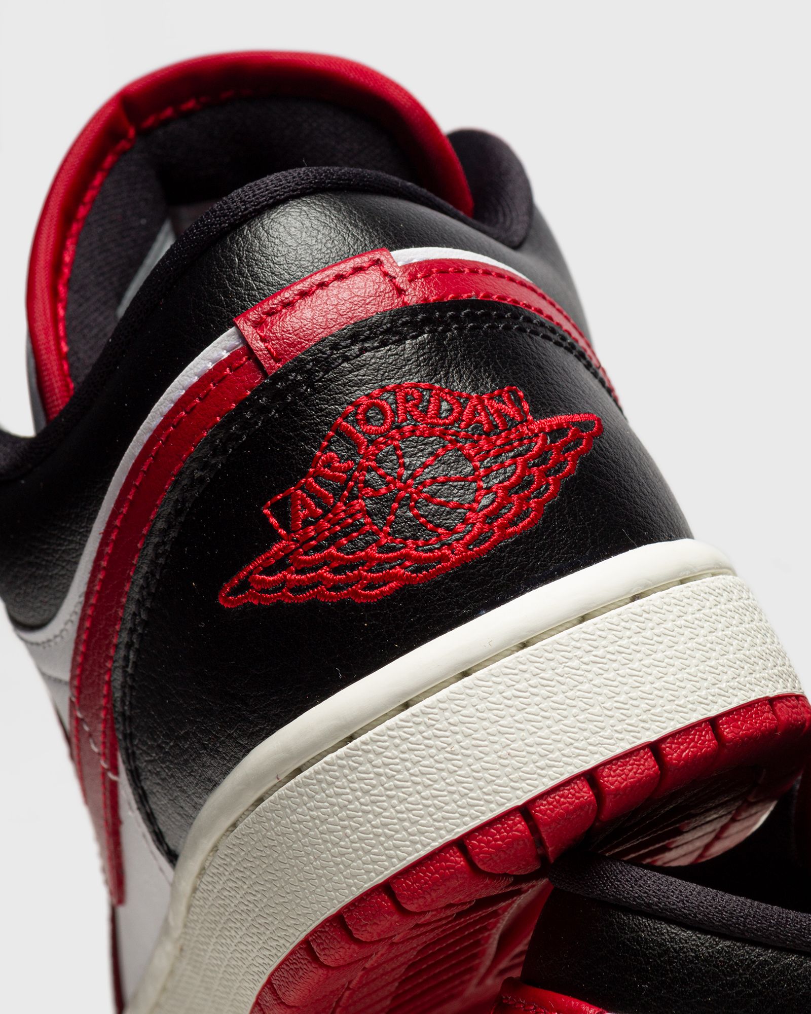WMNS Air Jordan 1 Low