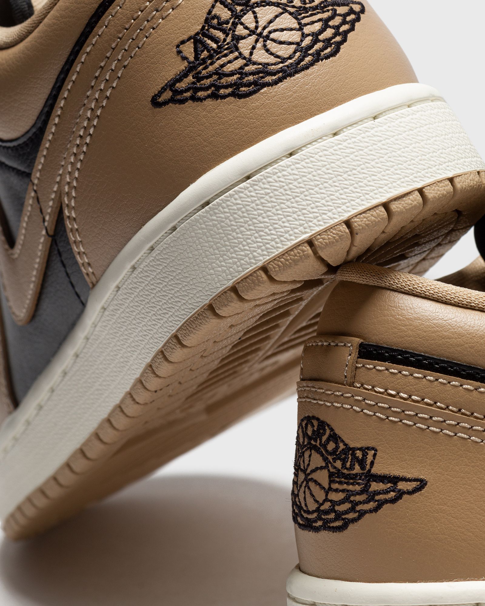 WMNS Air Jordan 1 Low