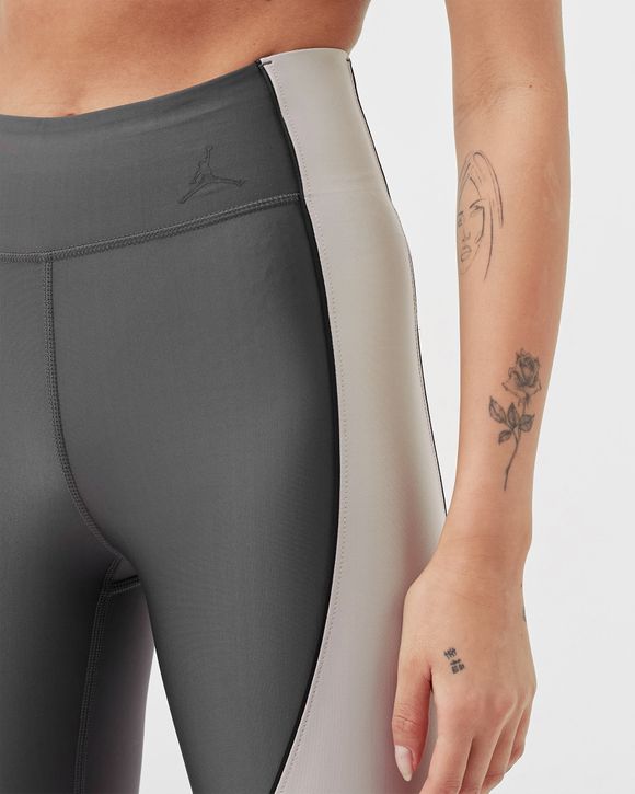 WMNS Essential Mid-Rise Bike Shorts