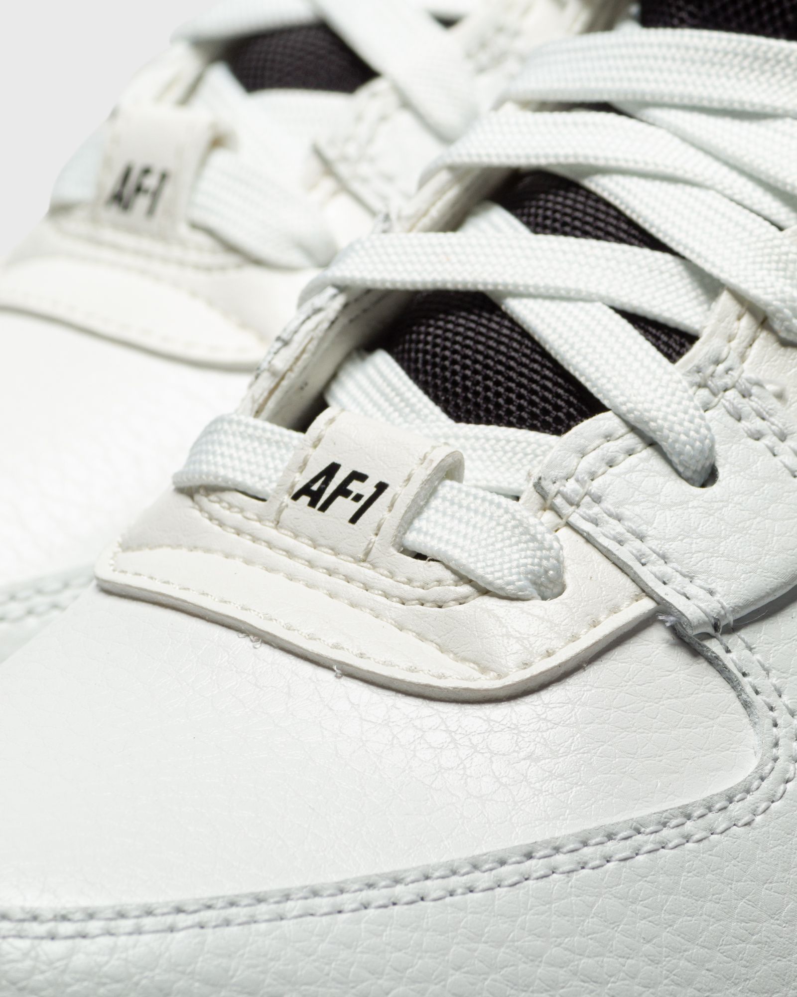 WMNS Air Force 1 High Utility 2.0