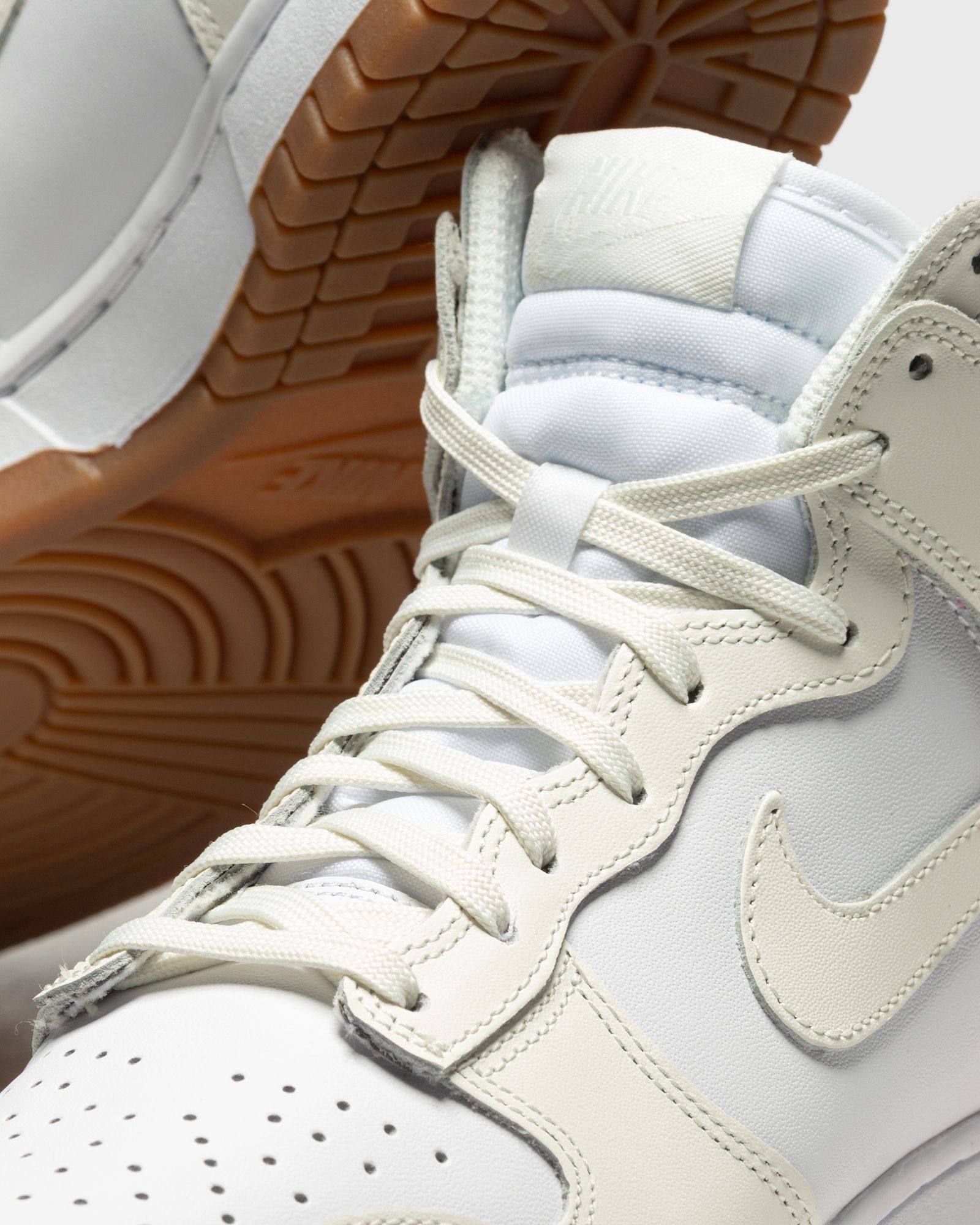 WMNS Dunk High 'Sail Gum'