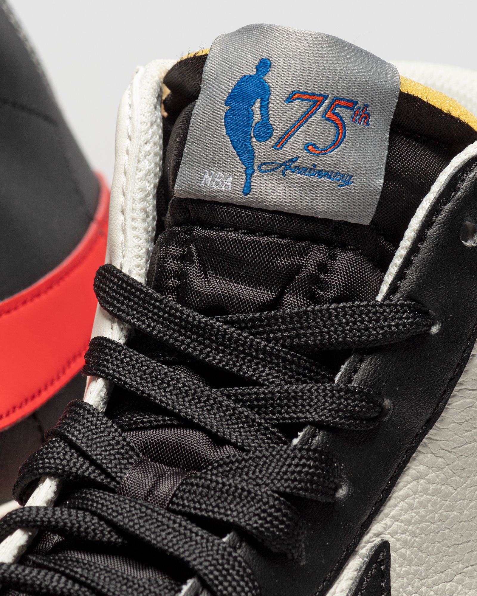 Blazer Mid '77 EMB 'Trail Blazers'