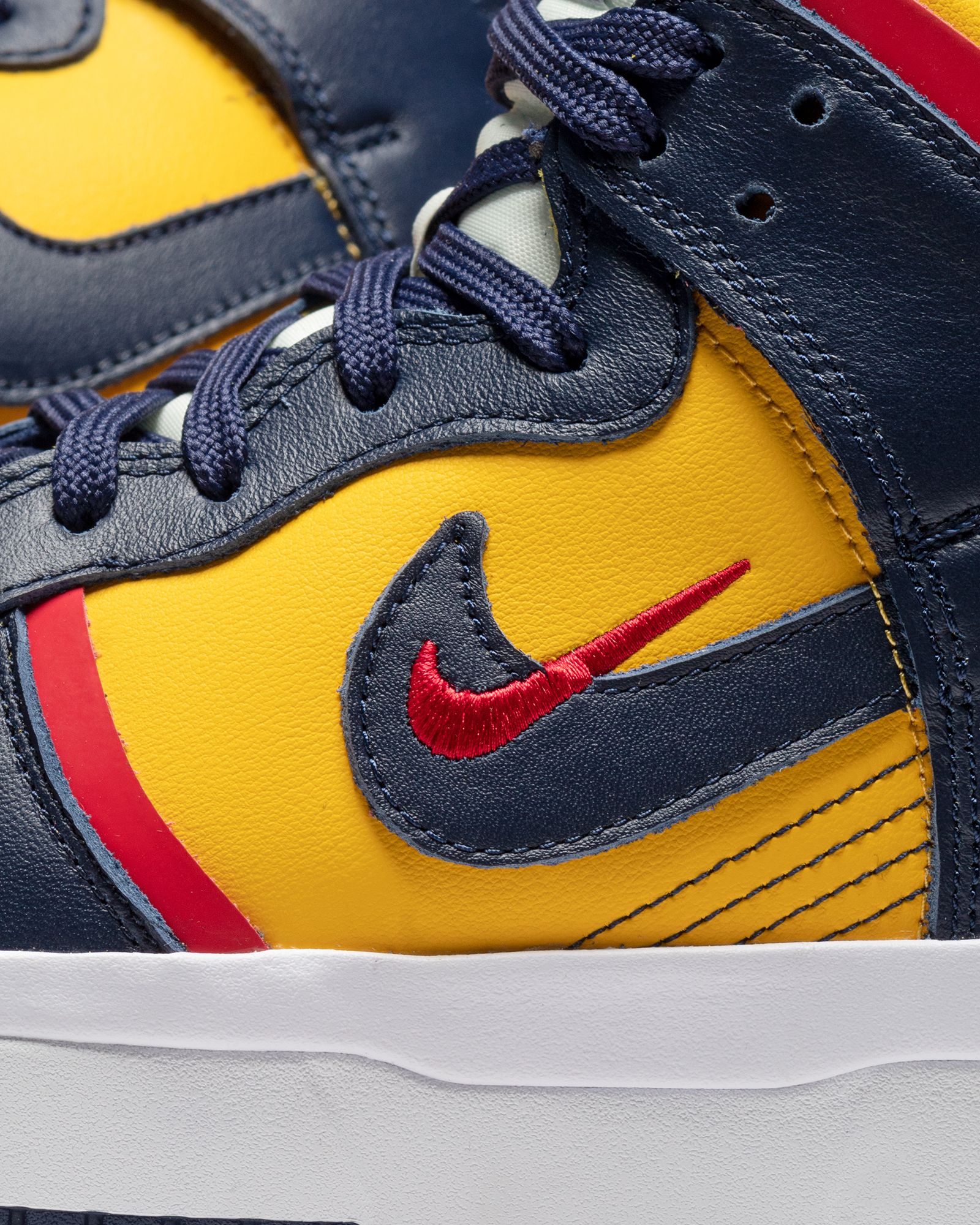 WMNS Dunk High Rebel