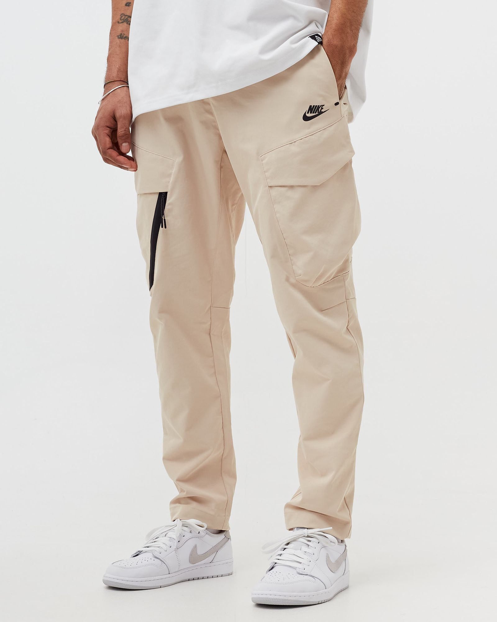 Tech Essentials Woven Unlined Cargo Pants