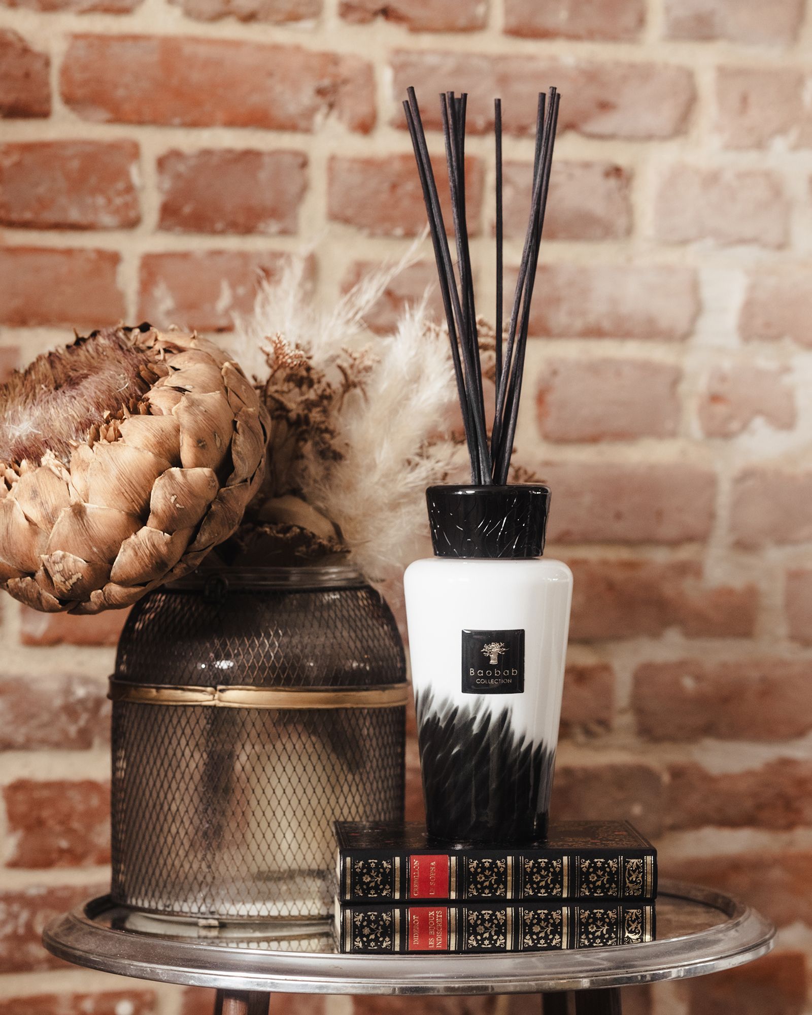 DIFFUSER FEATHERS 2025