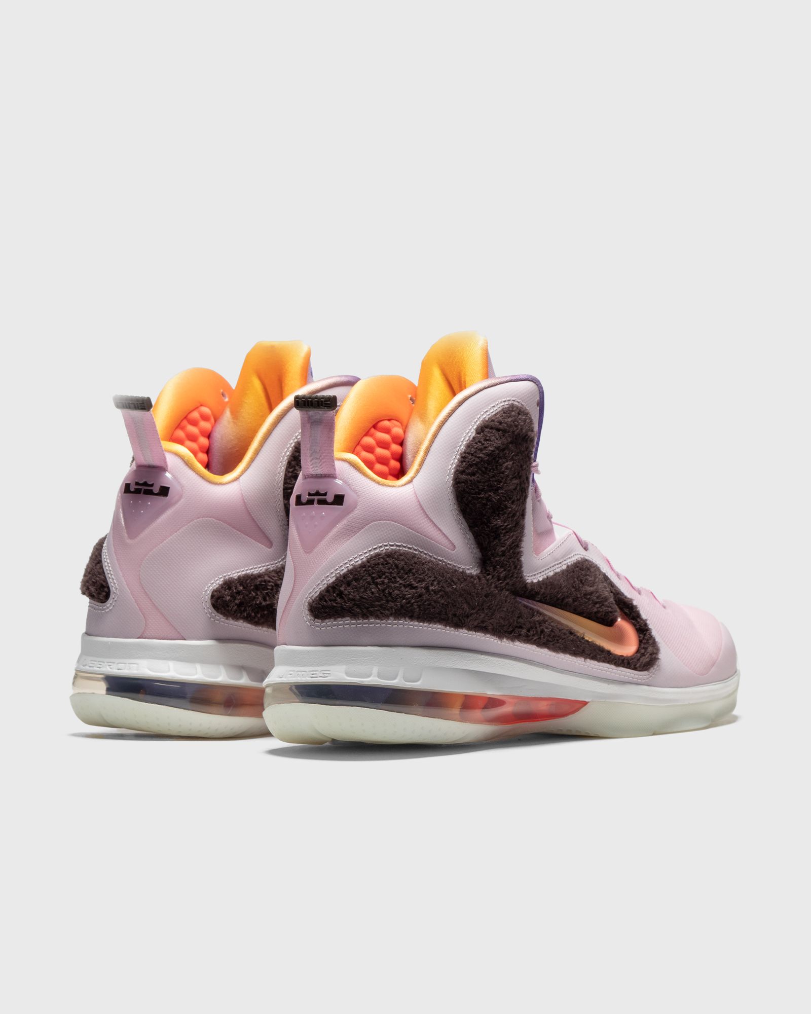LEBRON IX