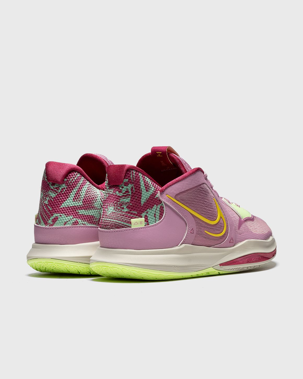 Pink kyrie 5 outlet