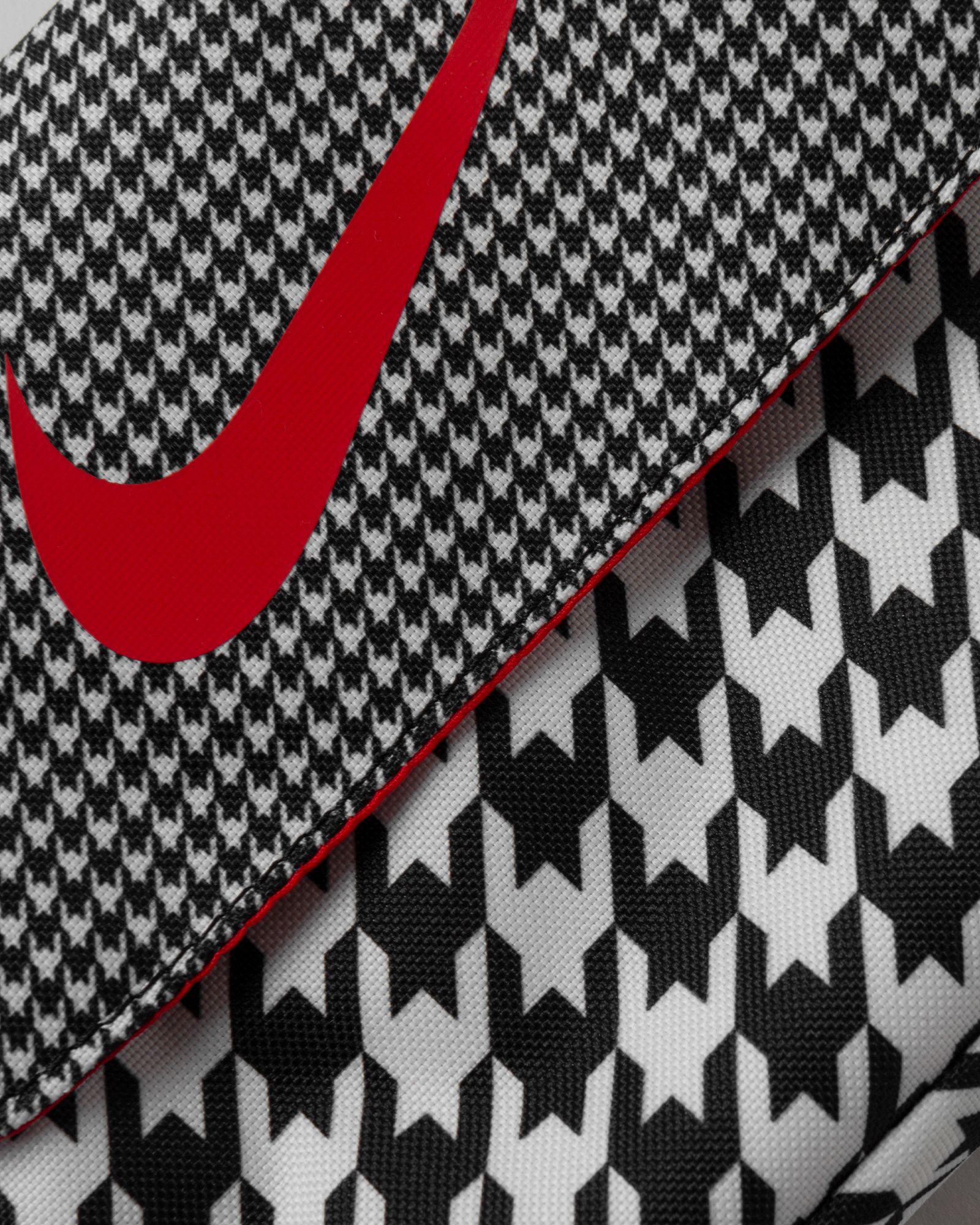 WMNS Futura 365 Crossbody Bag