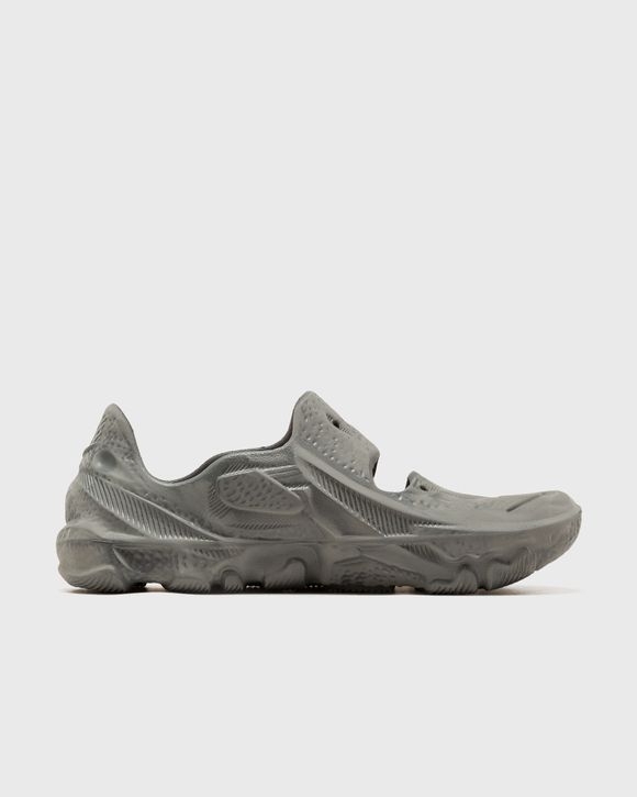 NIKE ISPA UNIVERSAL