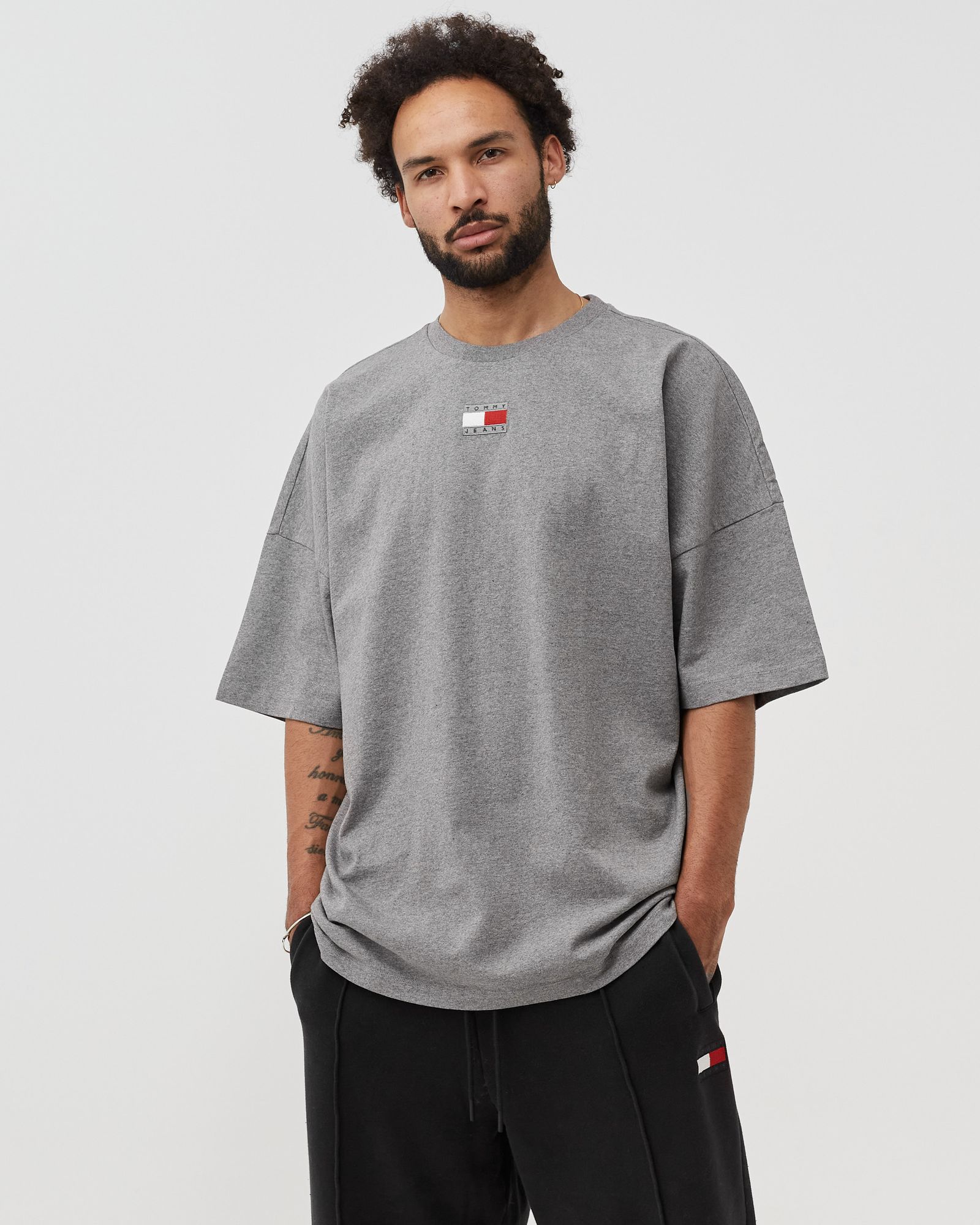 SPLIT HEM FLAG TEE