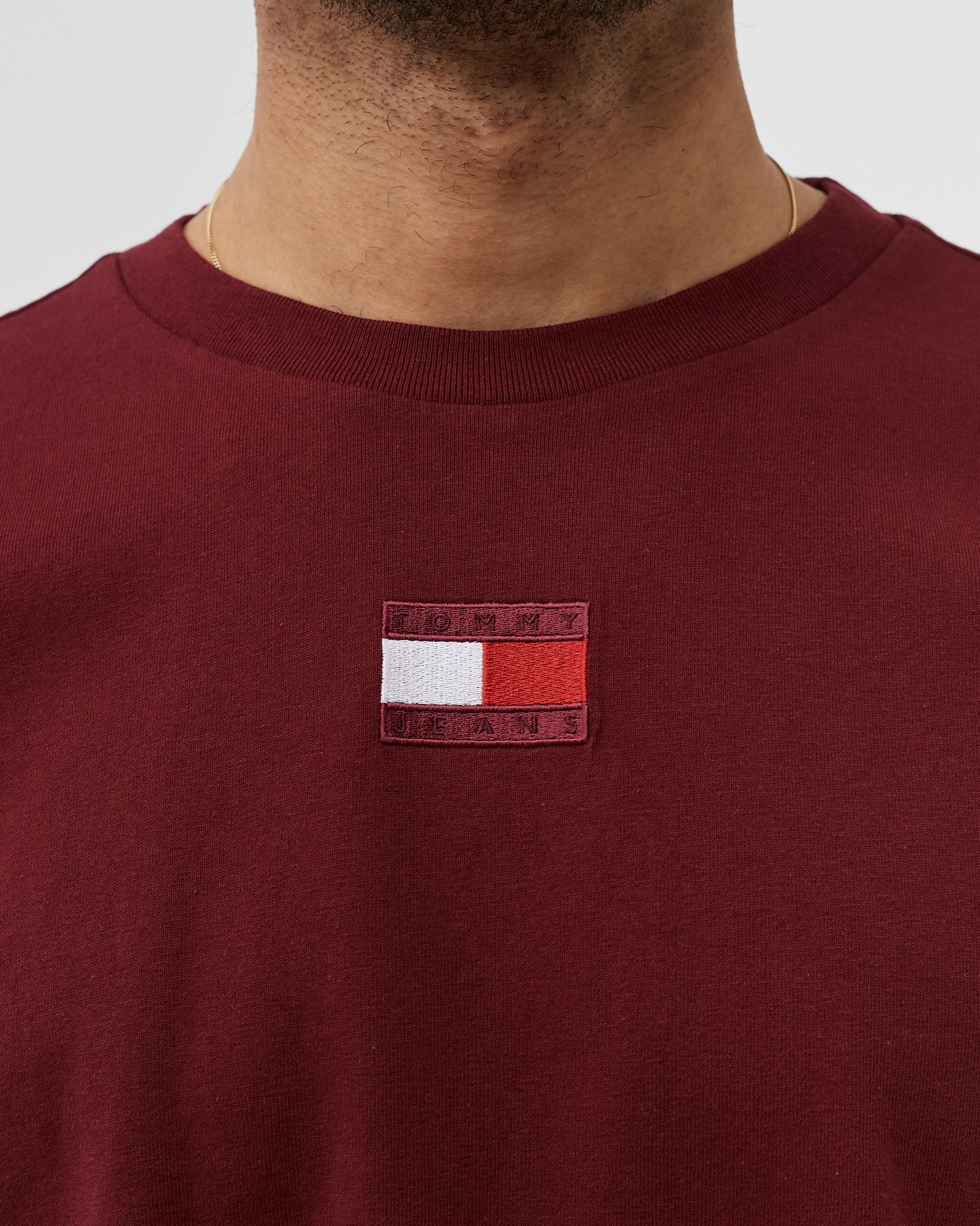 SPLIT HEM FLAG TEE