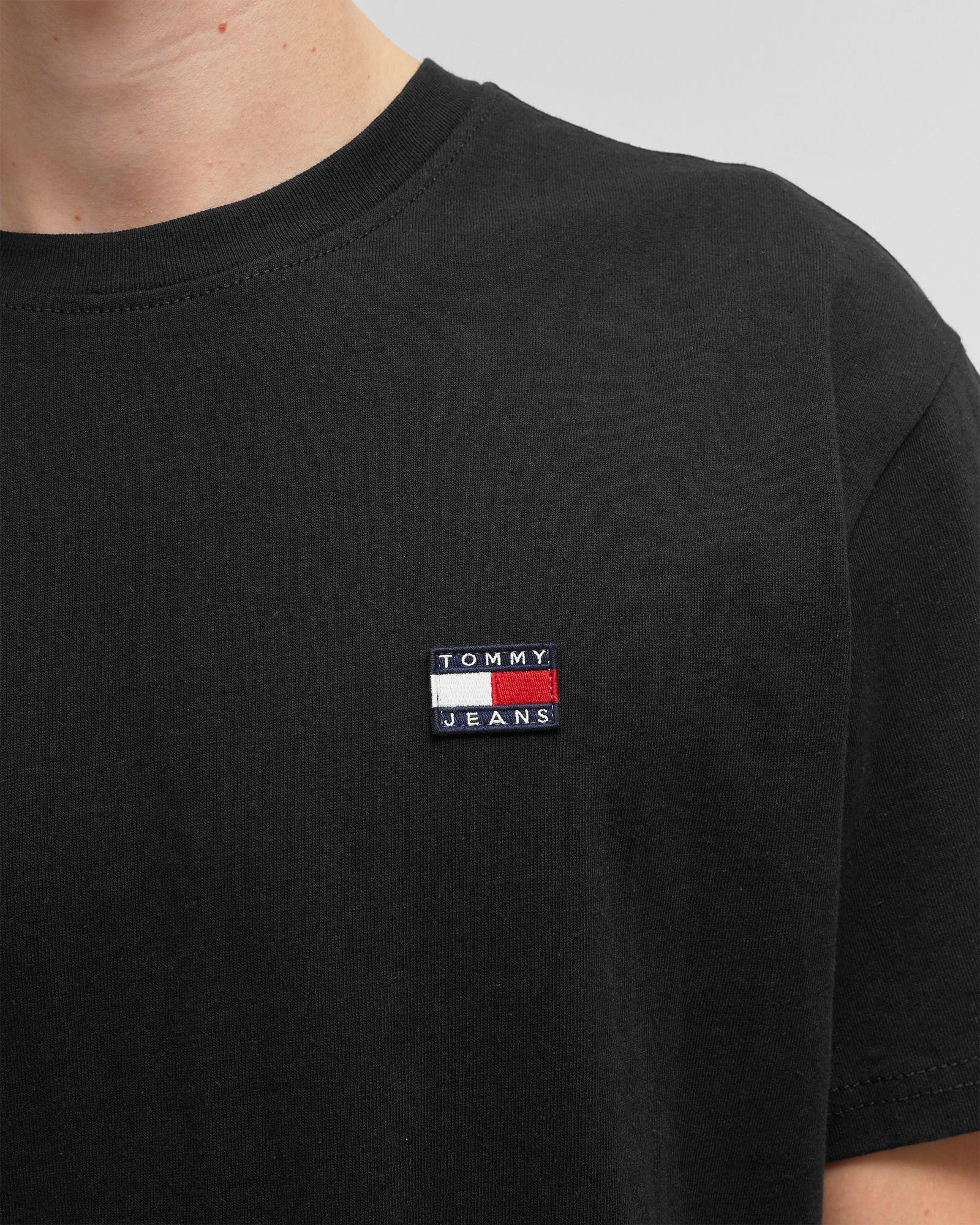 CLASSIC TOMMY XS BADGE TEE