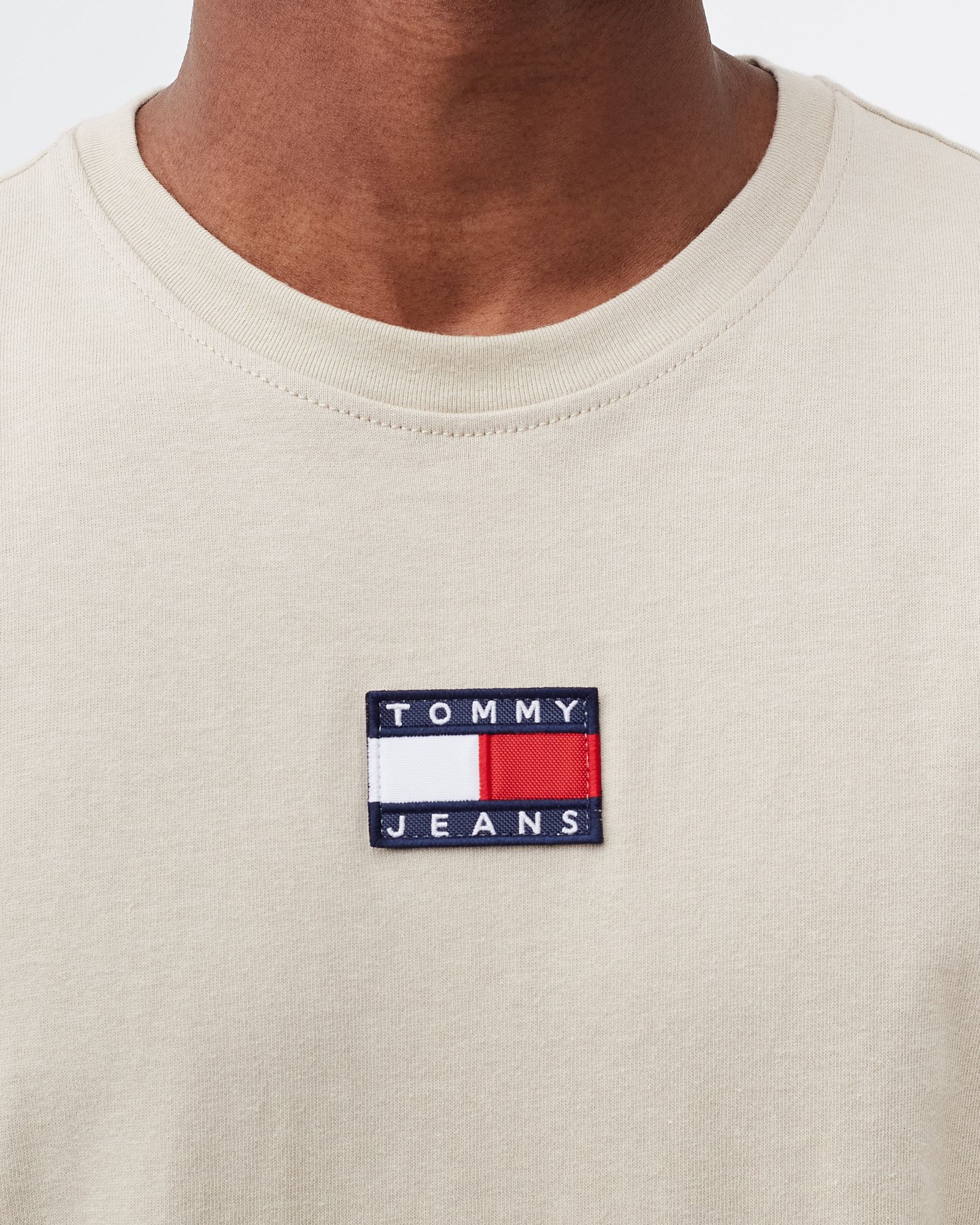 TOMMY BADGE TEE