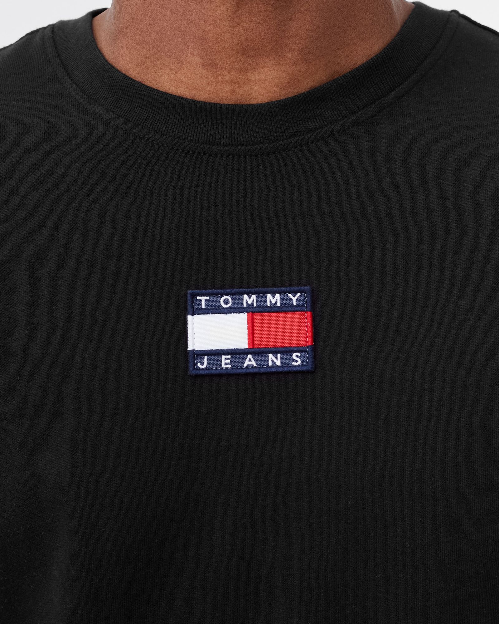 TOMMY BADGE TEE