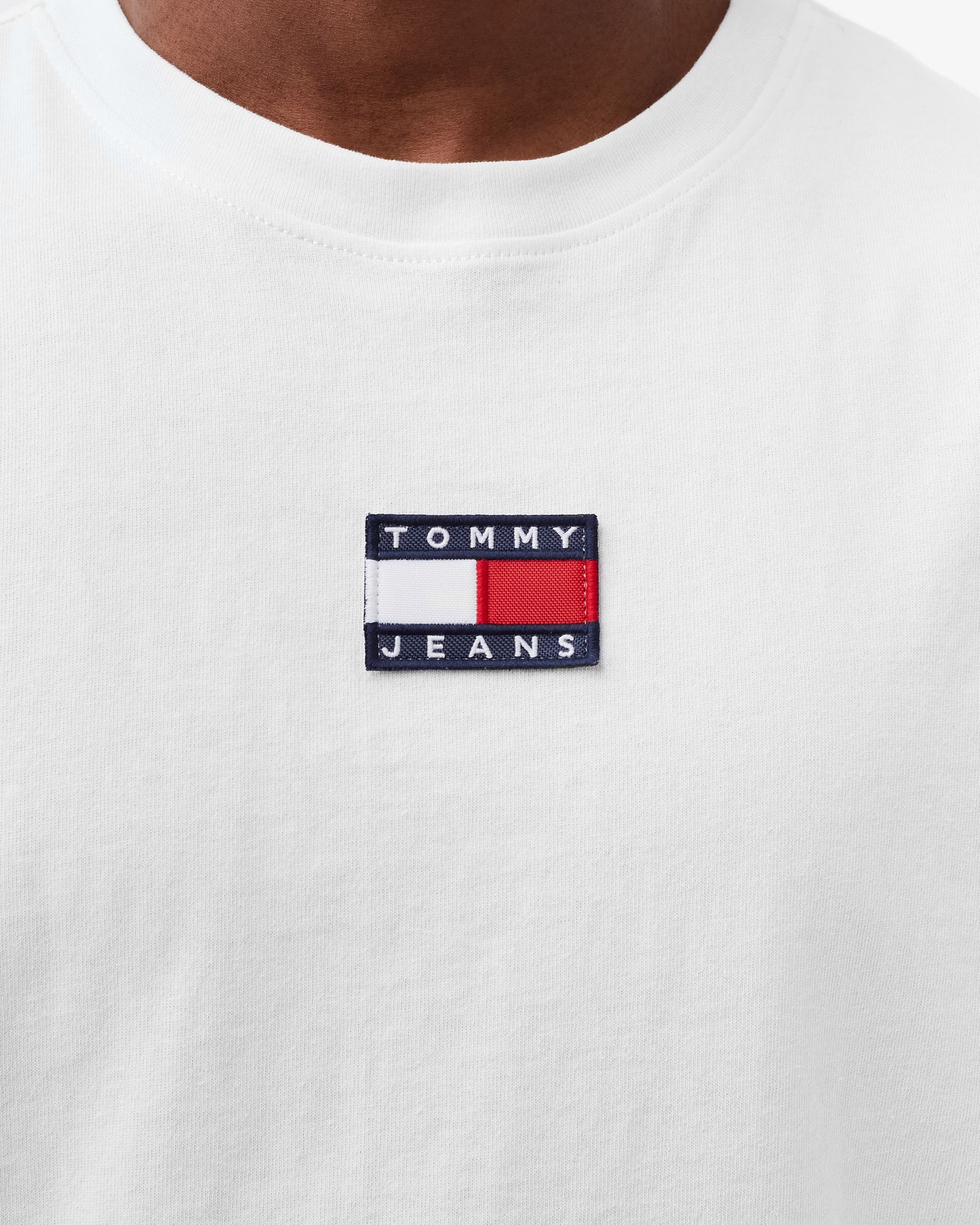 TOMMY BADGE TEE