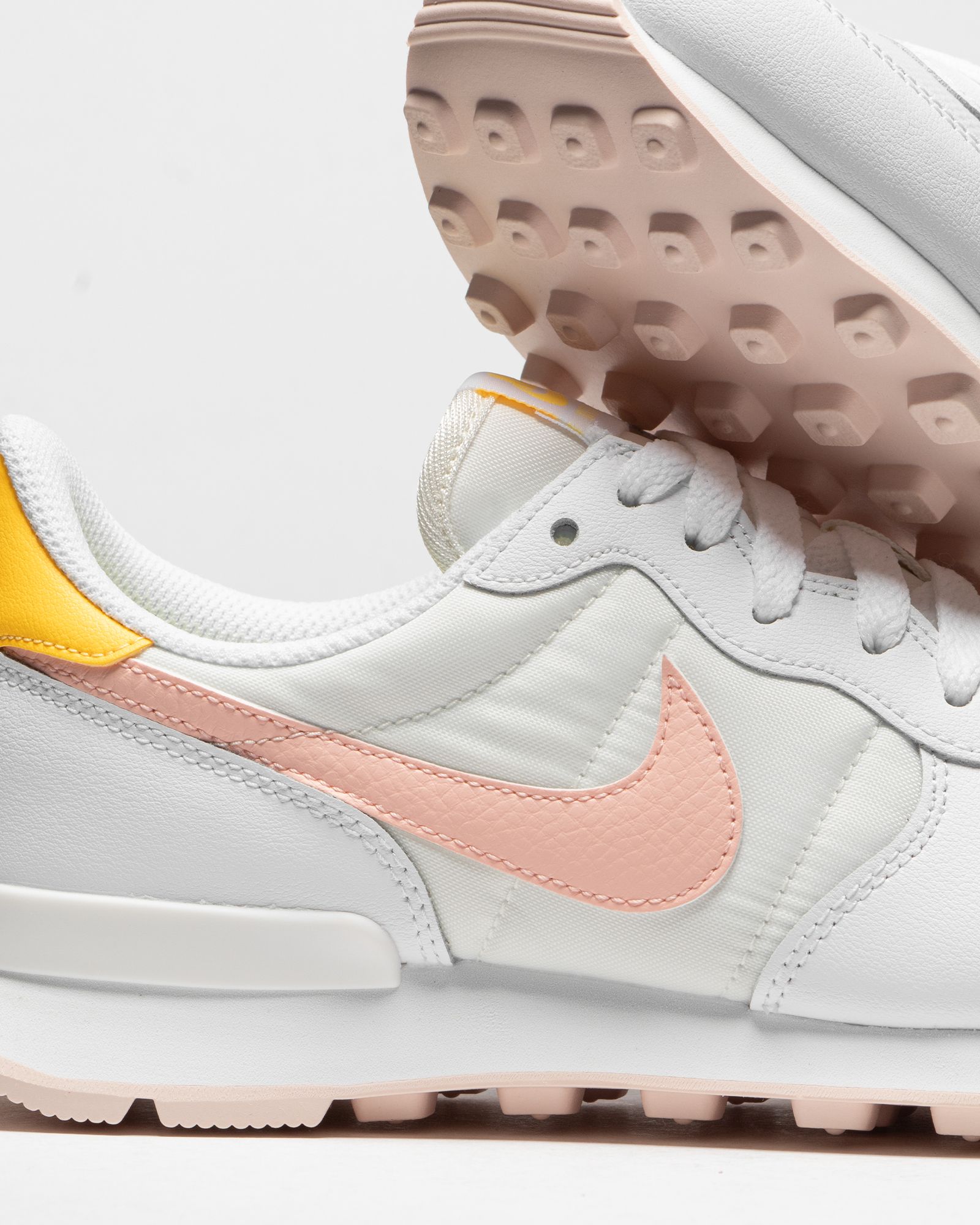 WMNS INTERNATIONALIST