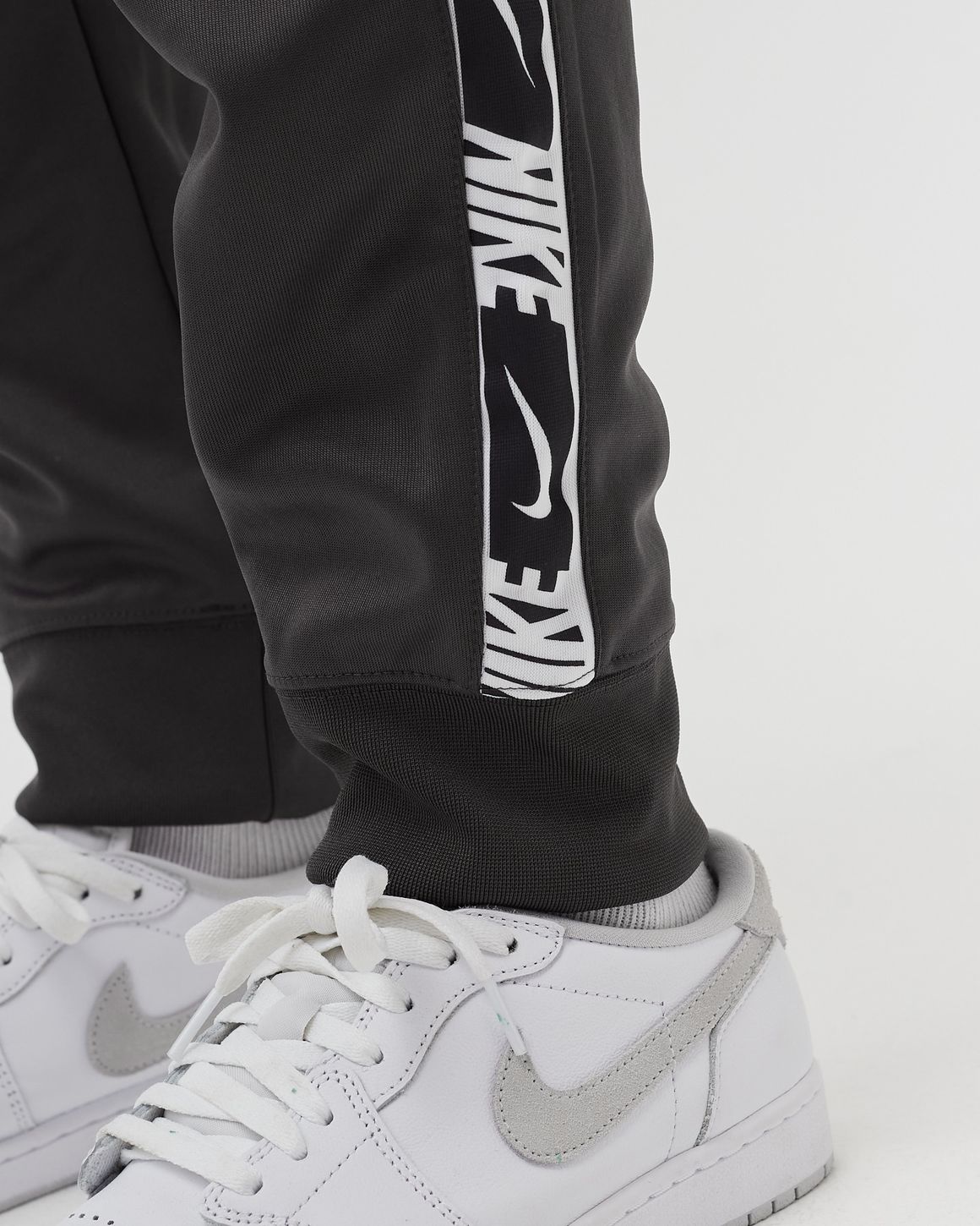 Nike free joggers best sale