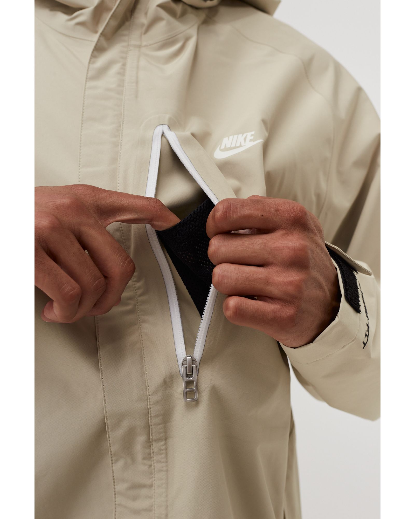 Sportswear Storm-FIT Legacy Hooded Shell Jacket