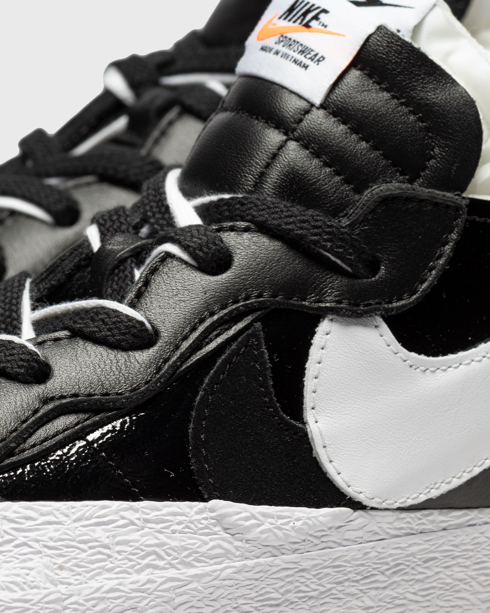 NIKE X SACAI BLAZER LOW "Black Patent"