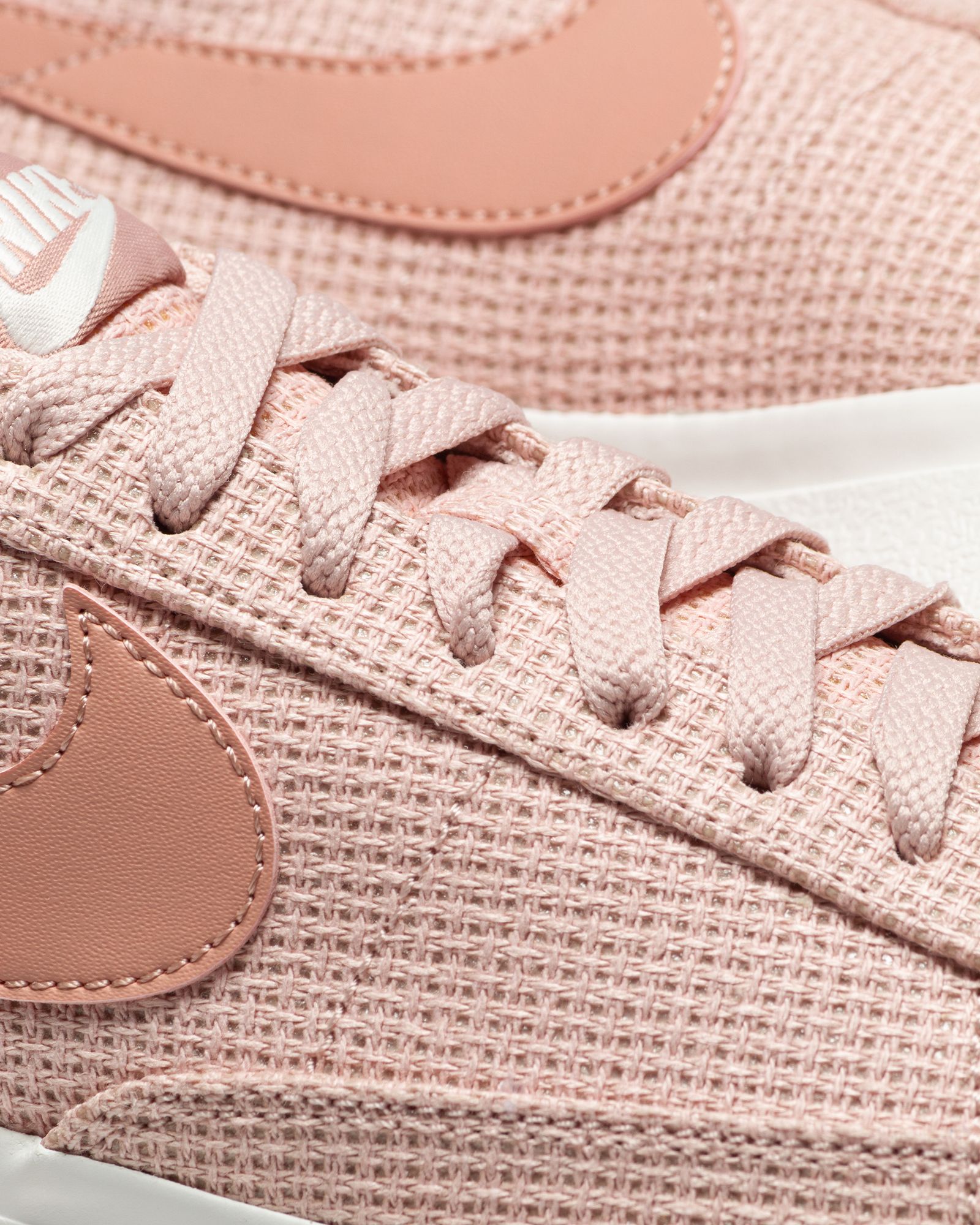 WMNS BLAZER LOW PLATFORM ESS