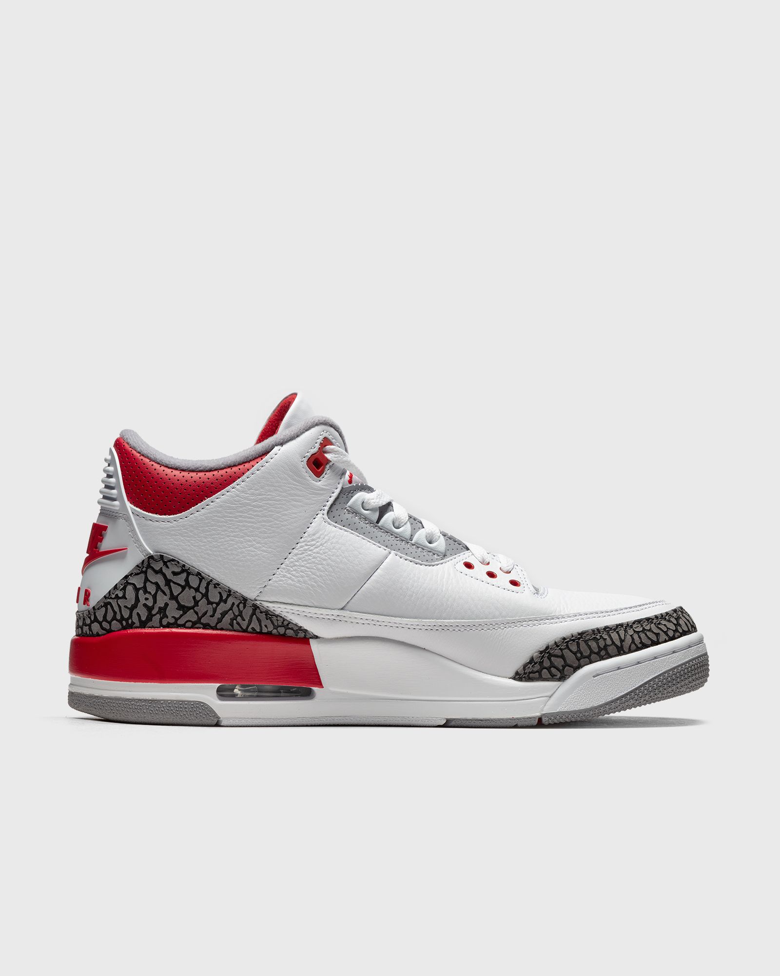 AIR JORDAN 3 RETRO "FIRE RED"
