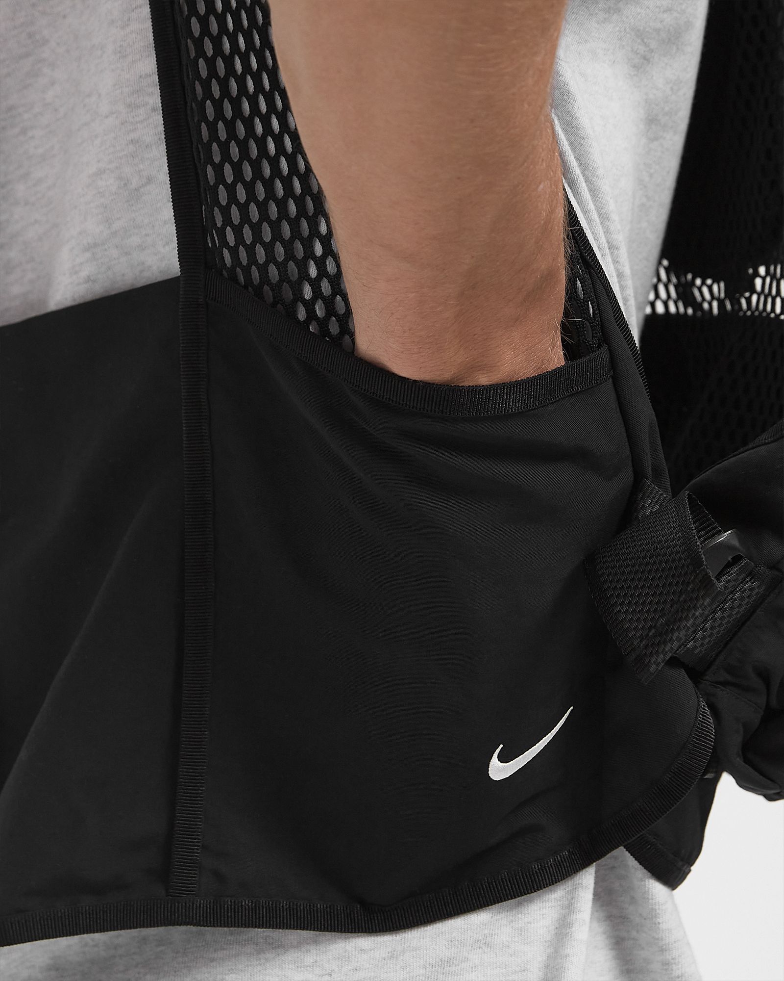 Nike ACG BUTTLES VEST Black | BSTN Store