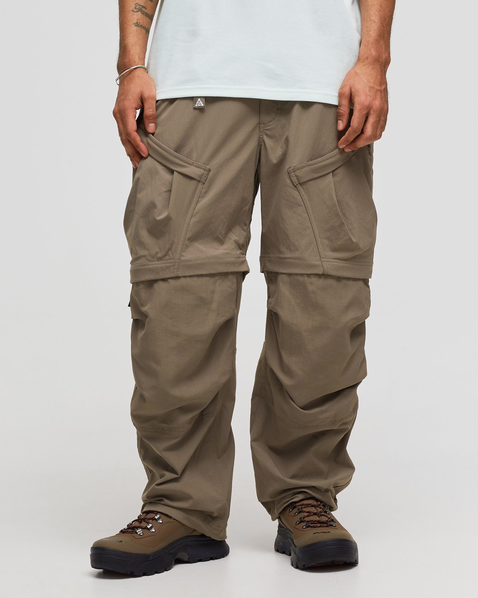 【本日限定値下げ】acg smith summit cargo pant Nike ACG Smith Summit Cargo Pant - Khaki / Light Iron Ore FN0428